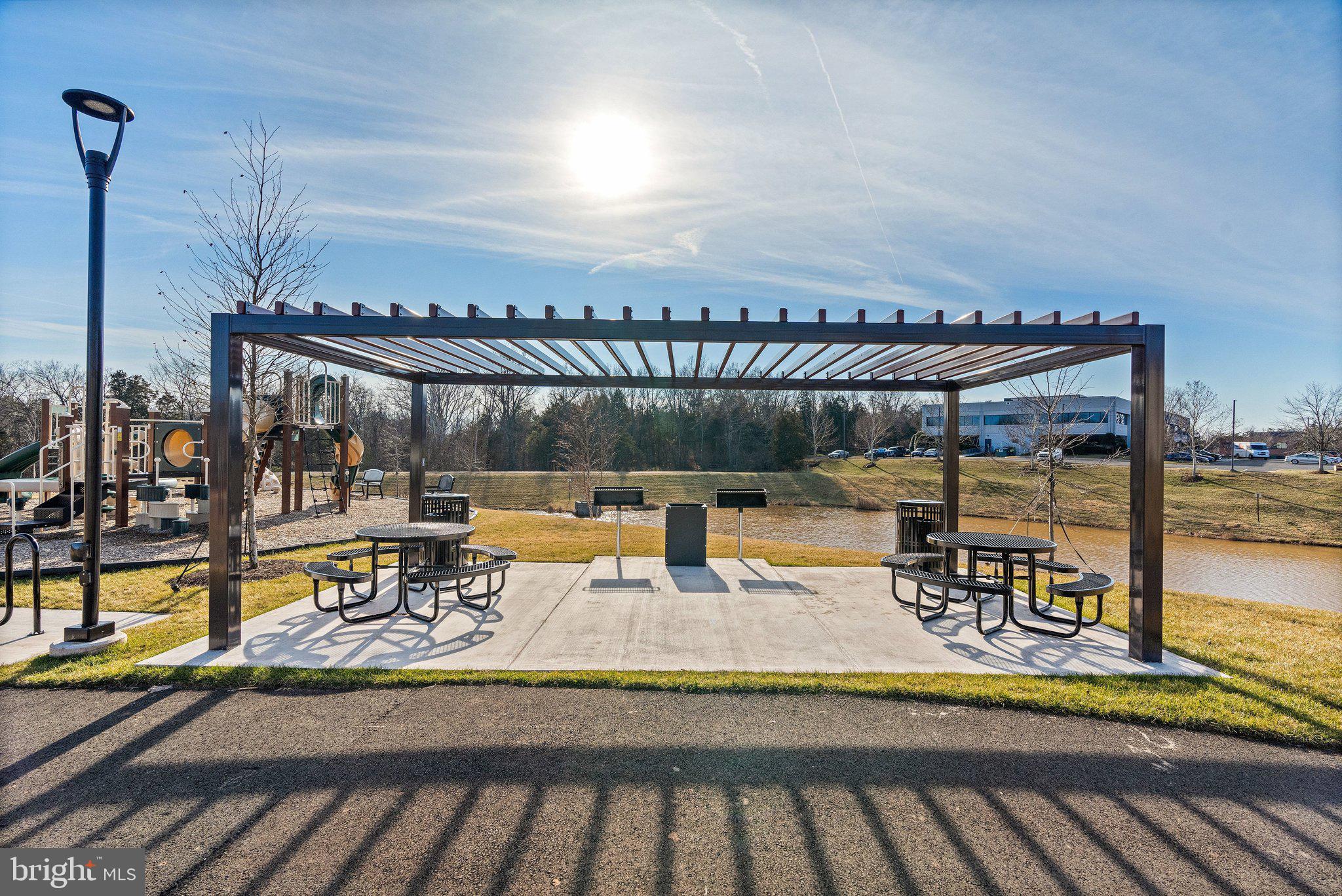 THE RETREAT AT WESTFIELDS - Residential
