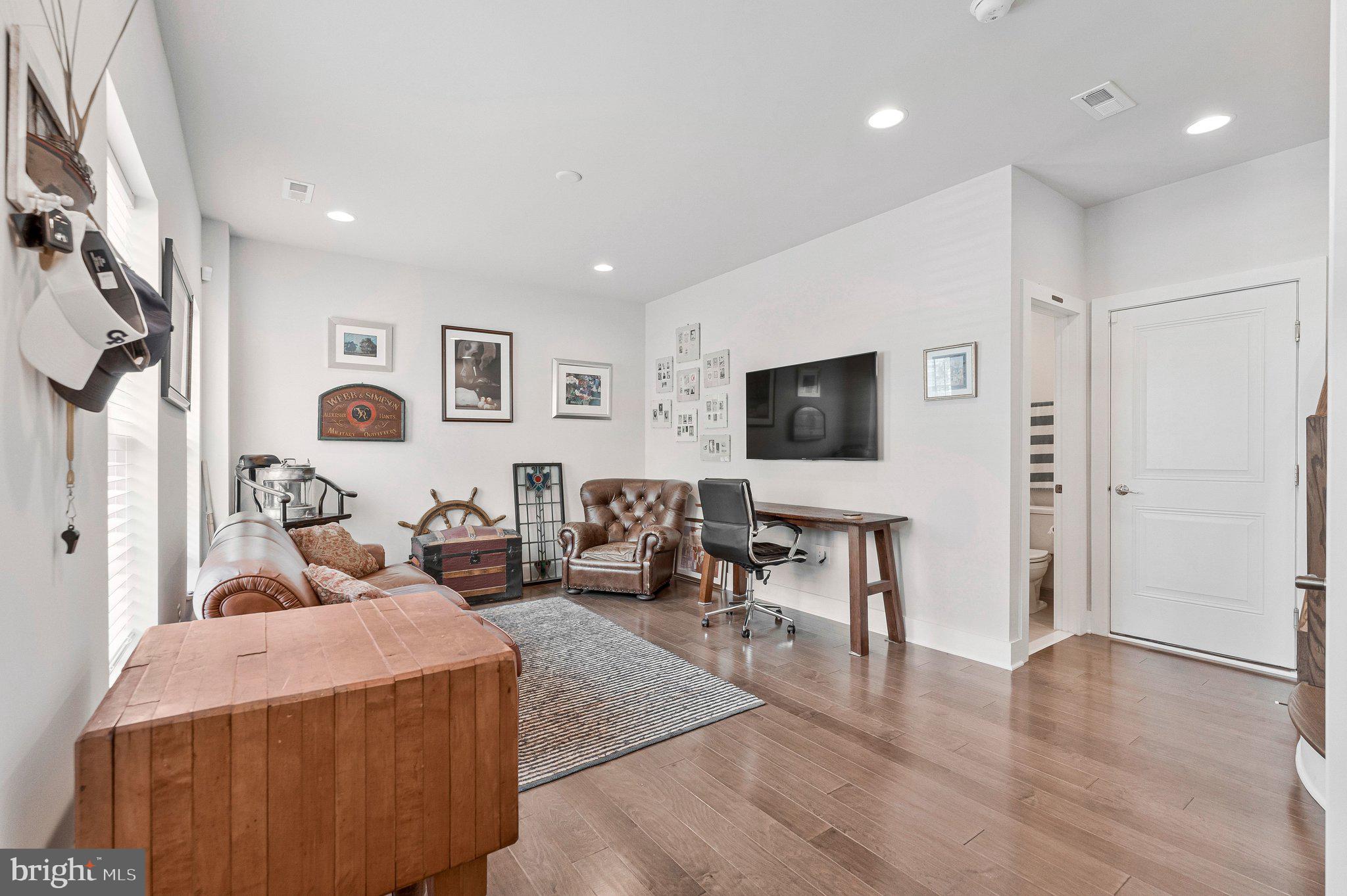 THE RETREAT AT WESTFIELDS - Residential