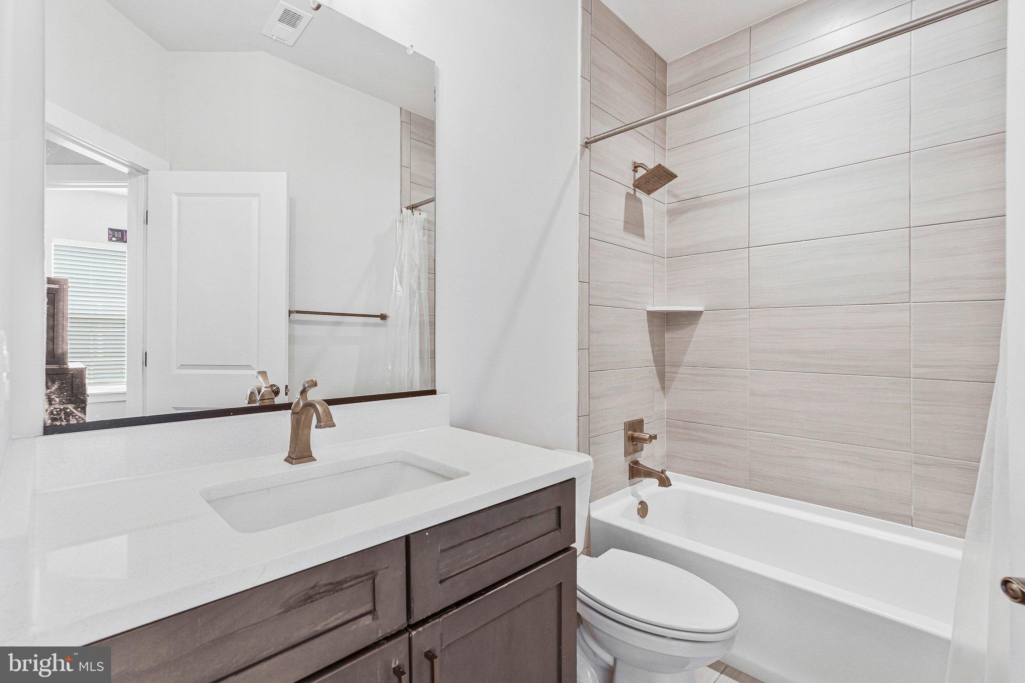 THE RETREAT AT WESTFIELDS - Residential