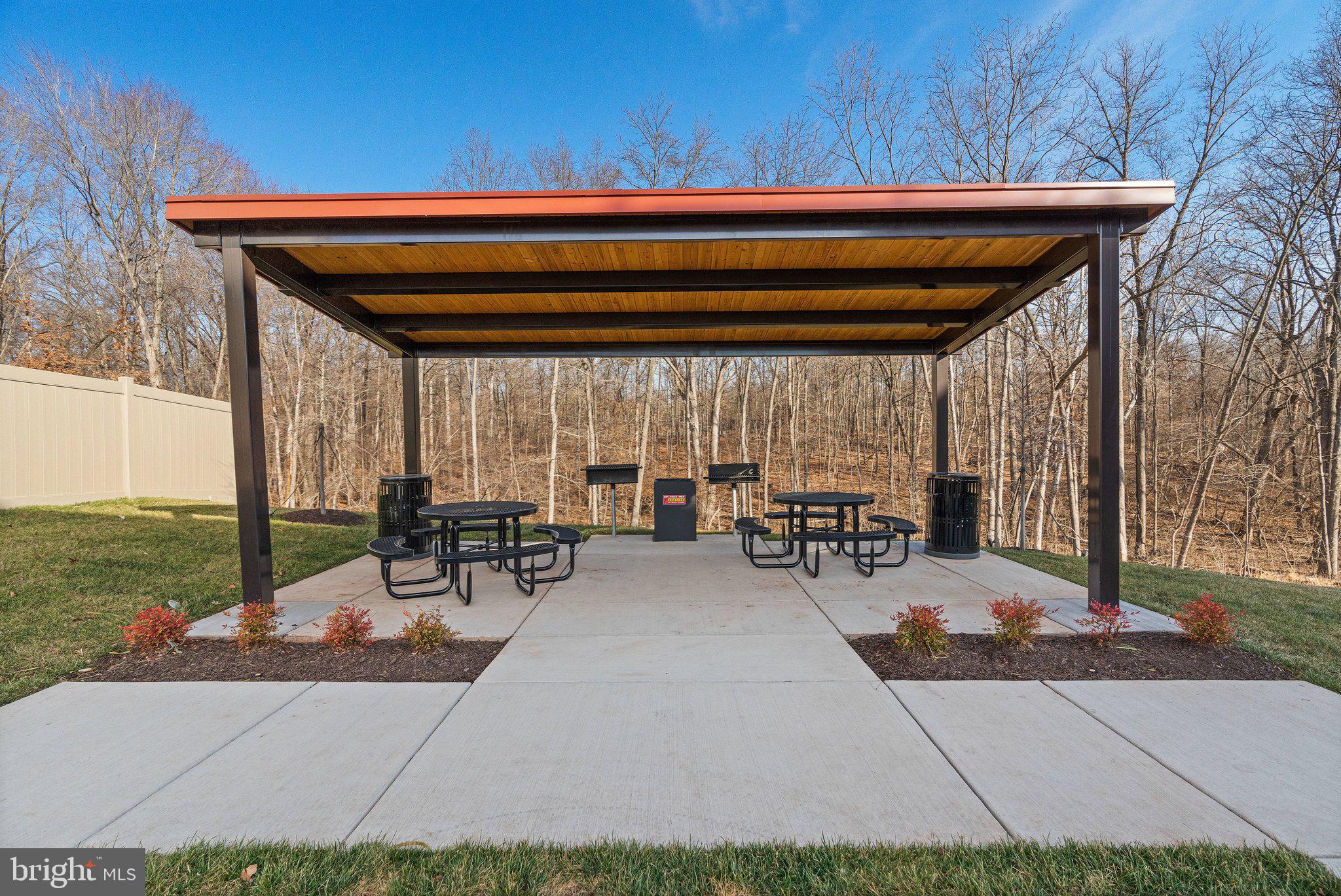 THE RETREAT AT WESTFIELDS - Residential