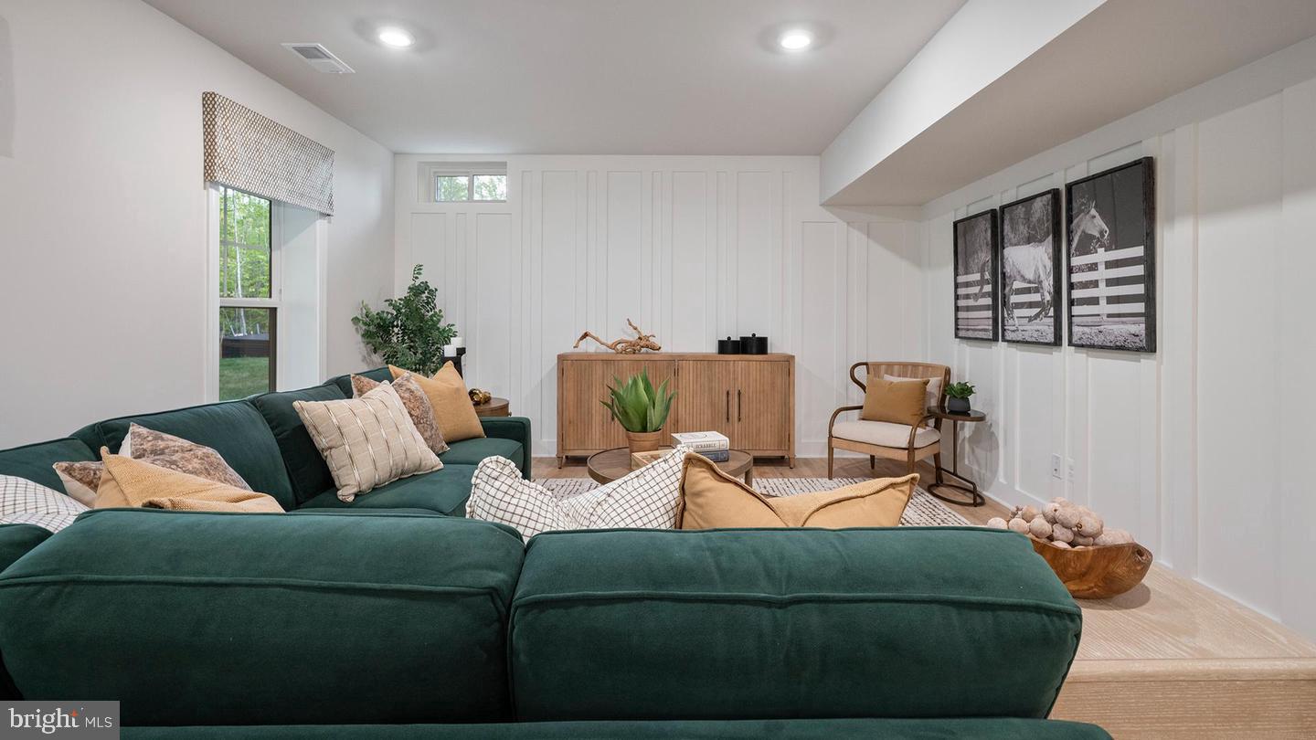 SOUTH LAKE - Residential