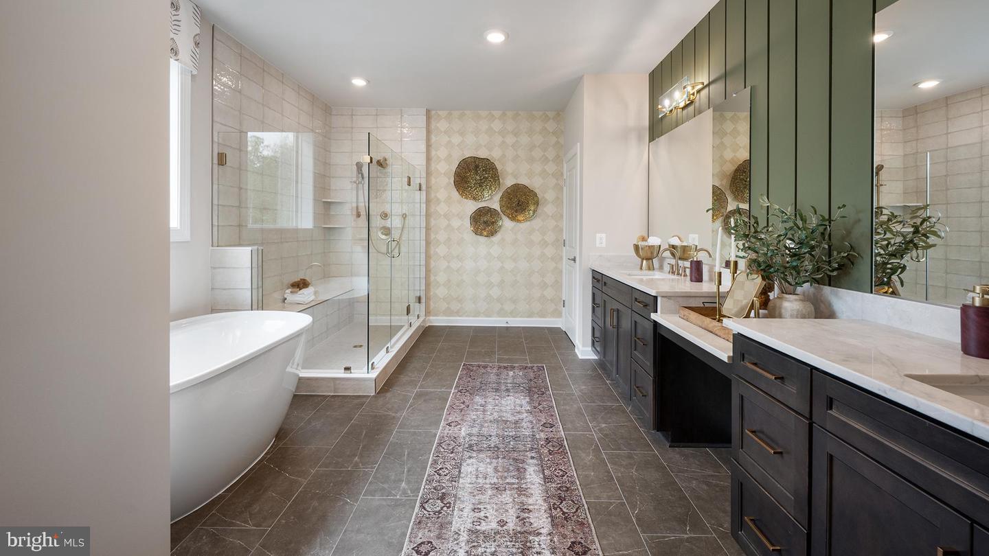 SOUTH LAKE - Residential