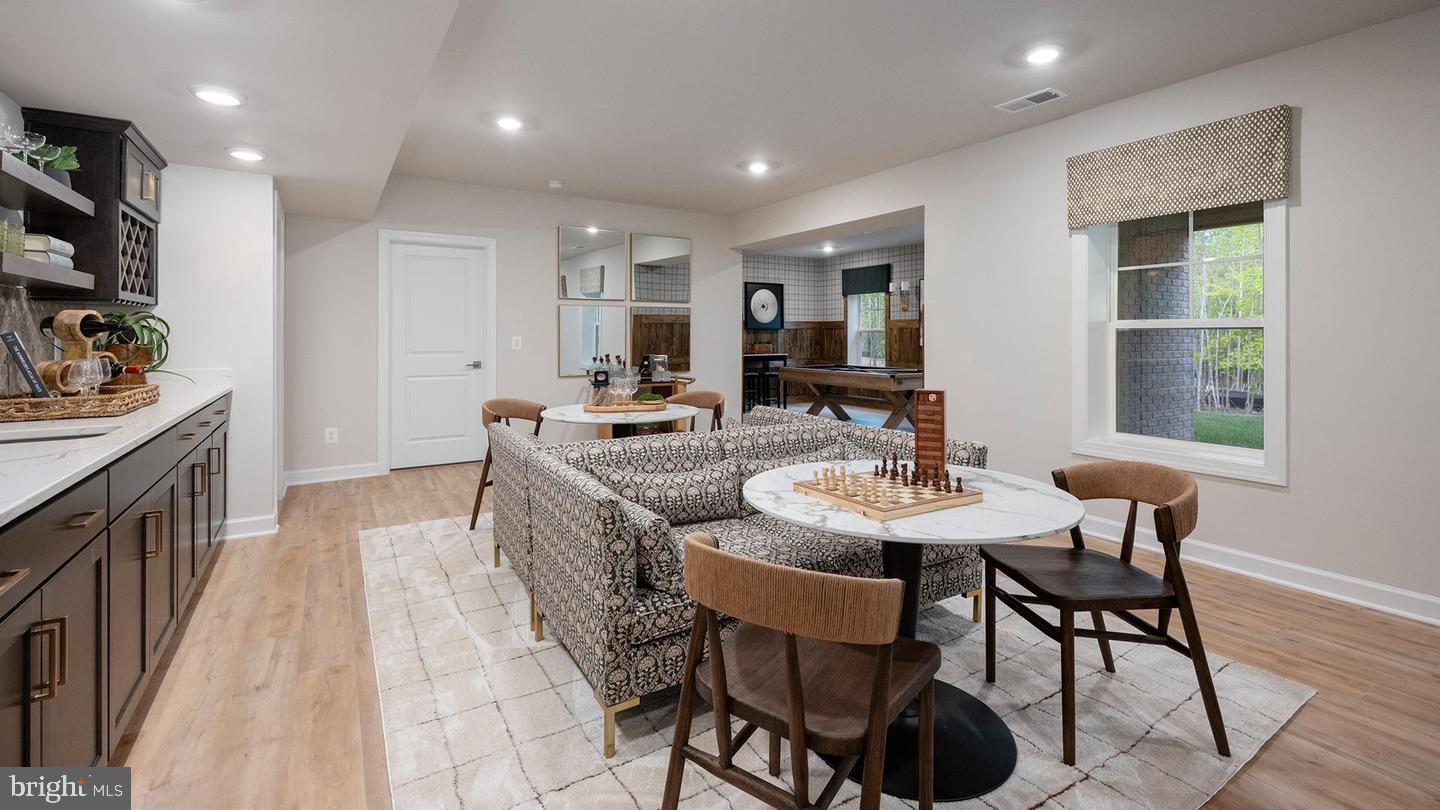 SOUTH LAKE - Residential