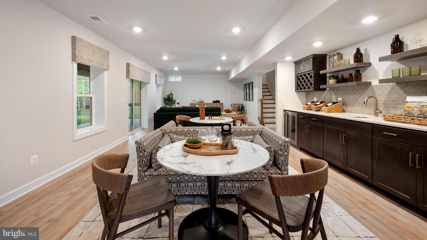 SOUTH LAKE - Residential