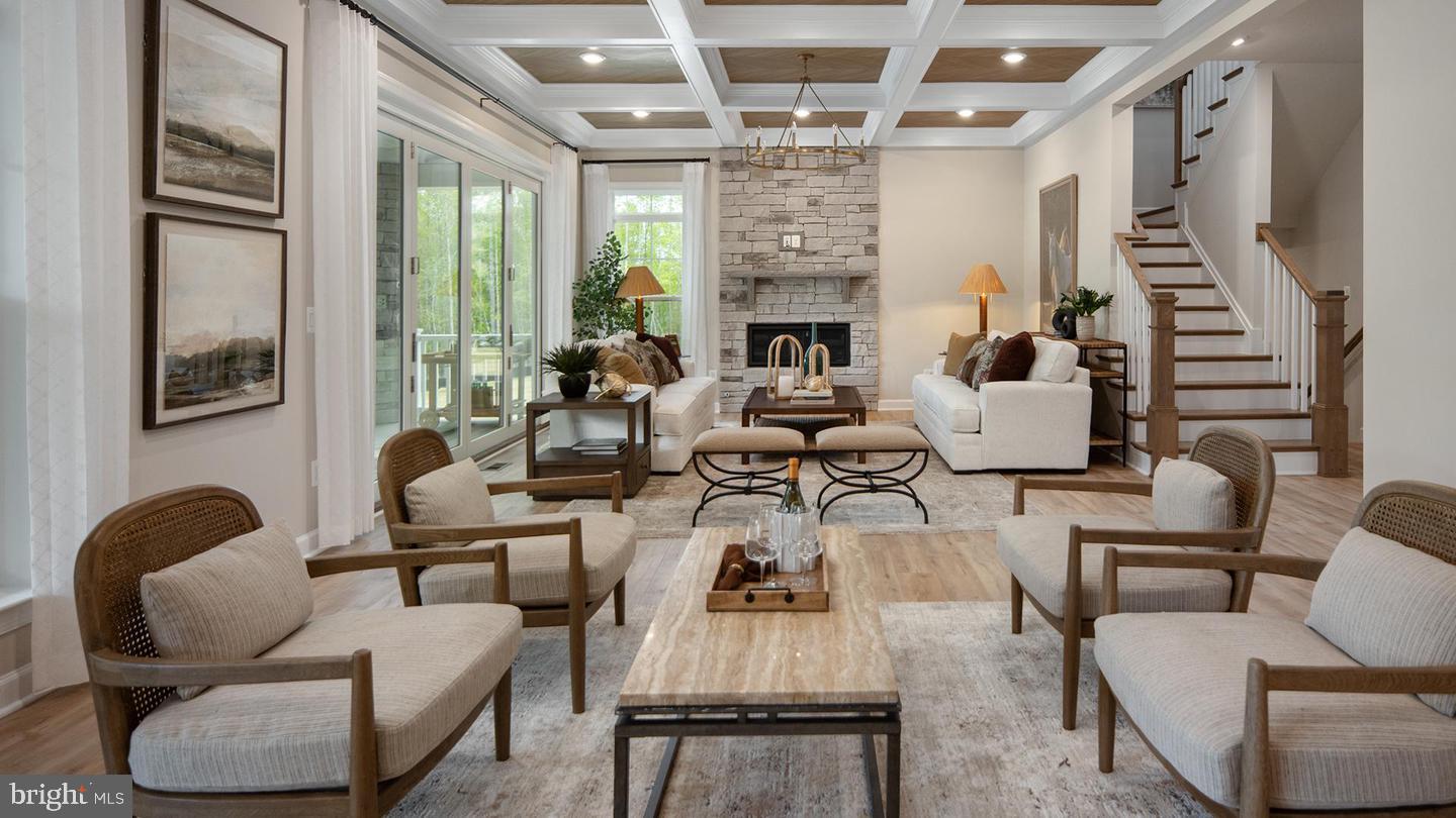 SOUTH LAKE - Residential