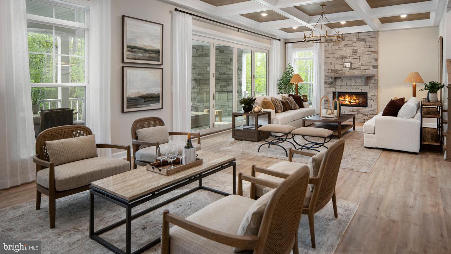 SOUTH LAKE - Residential