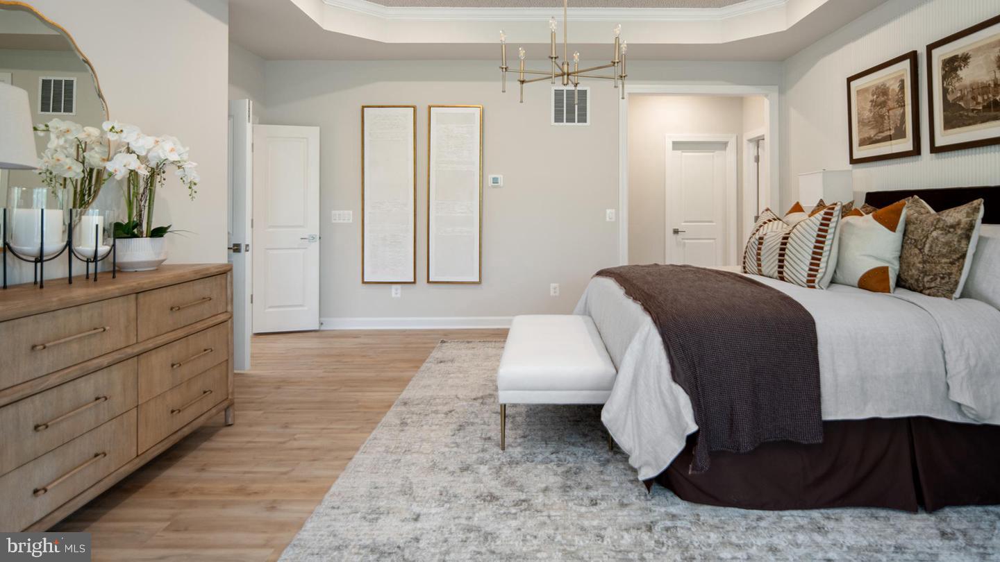 SOUTH LAKE - Residential