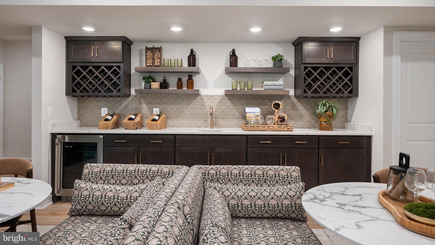 SOUTH LAKE - Residential