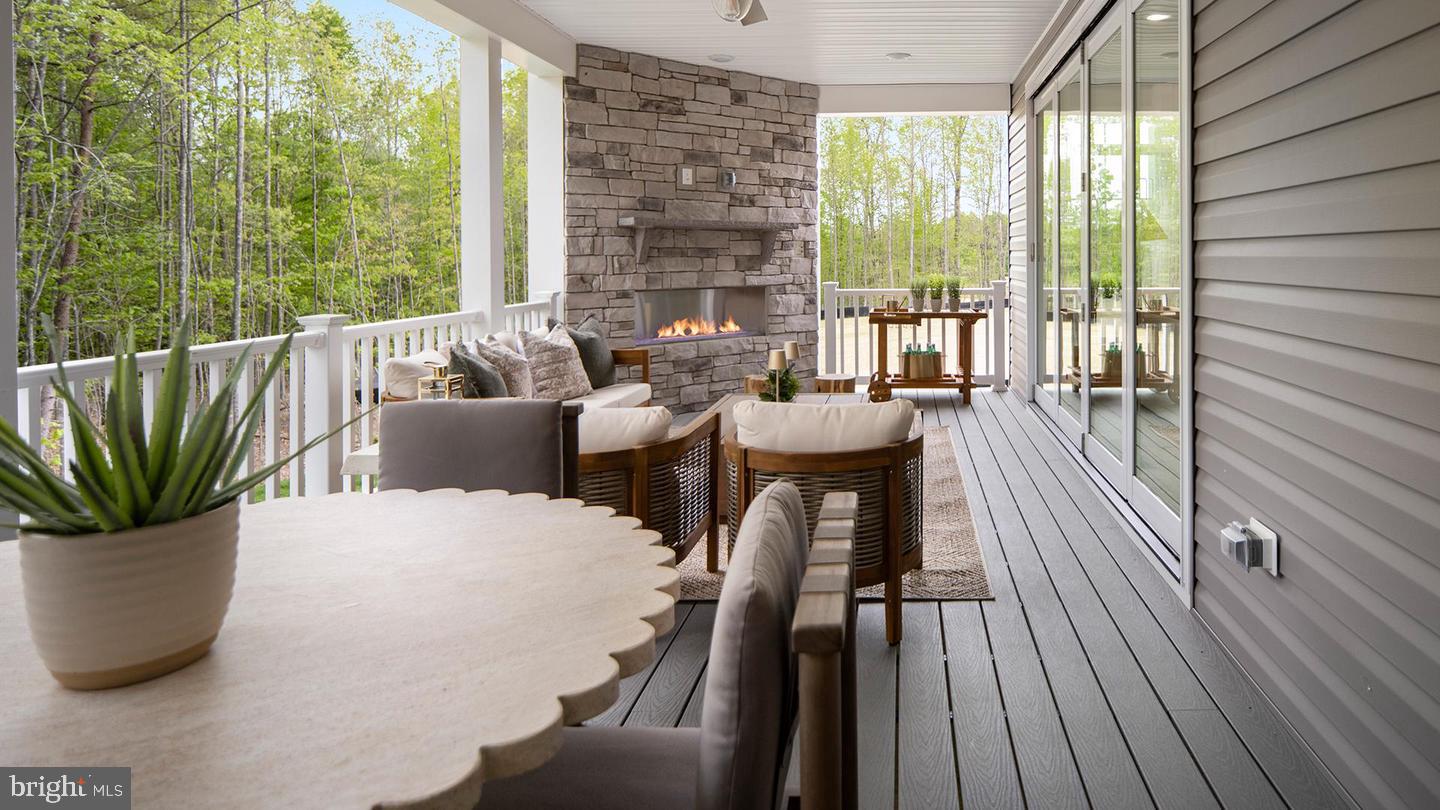 SOUTH LAKE - Residential