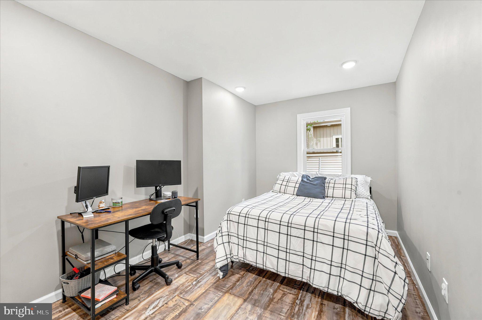 POINT BREEZE - Residential