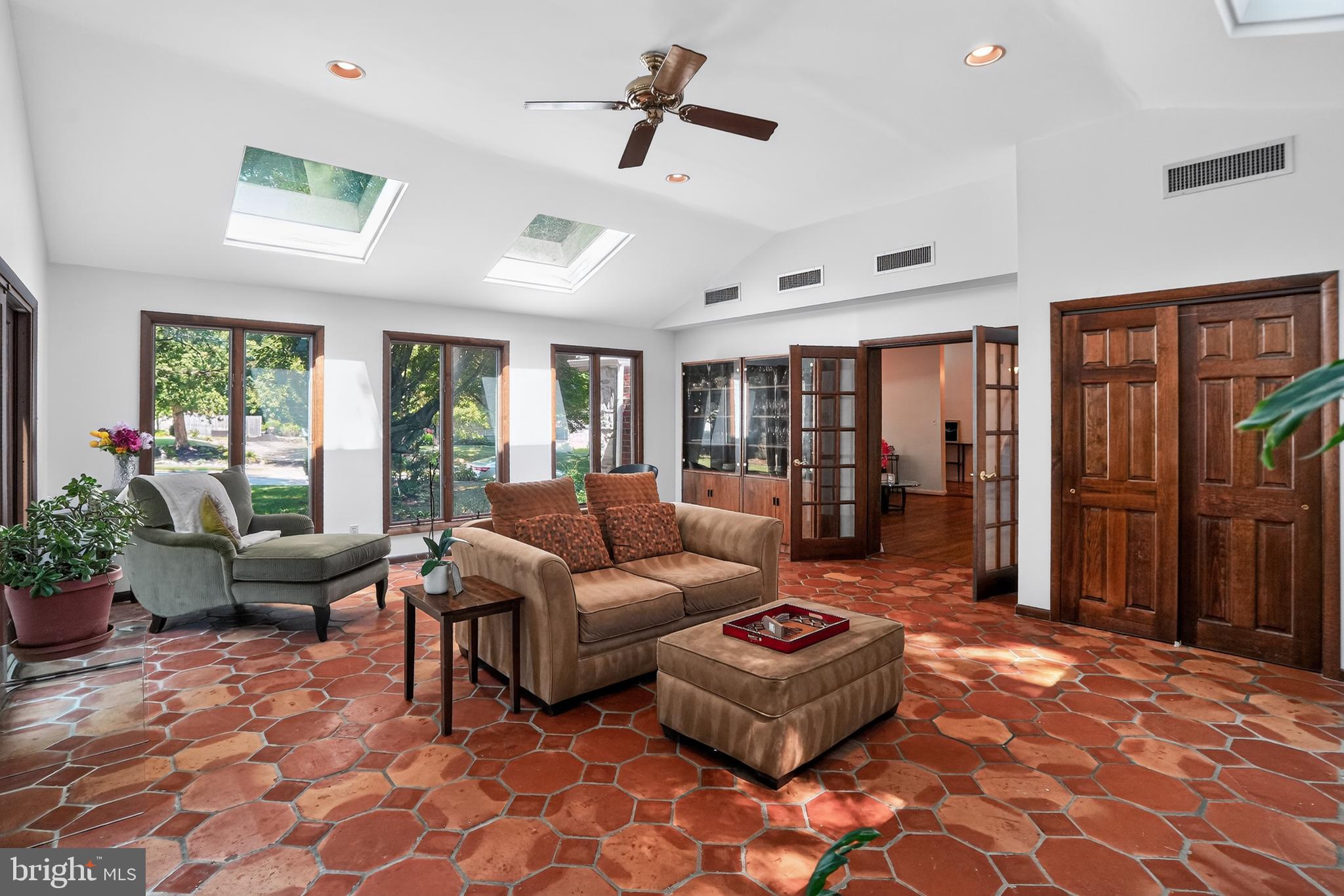 ENFIELD - Residential