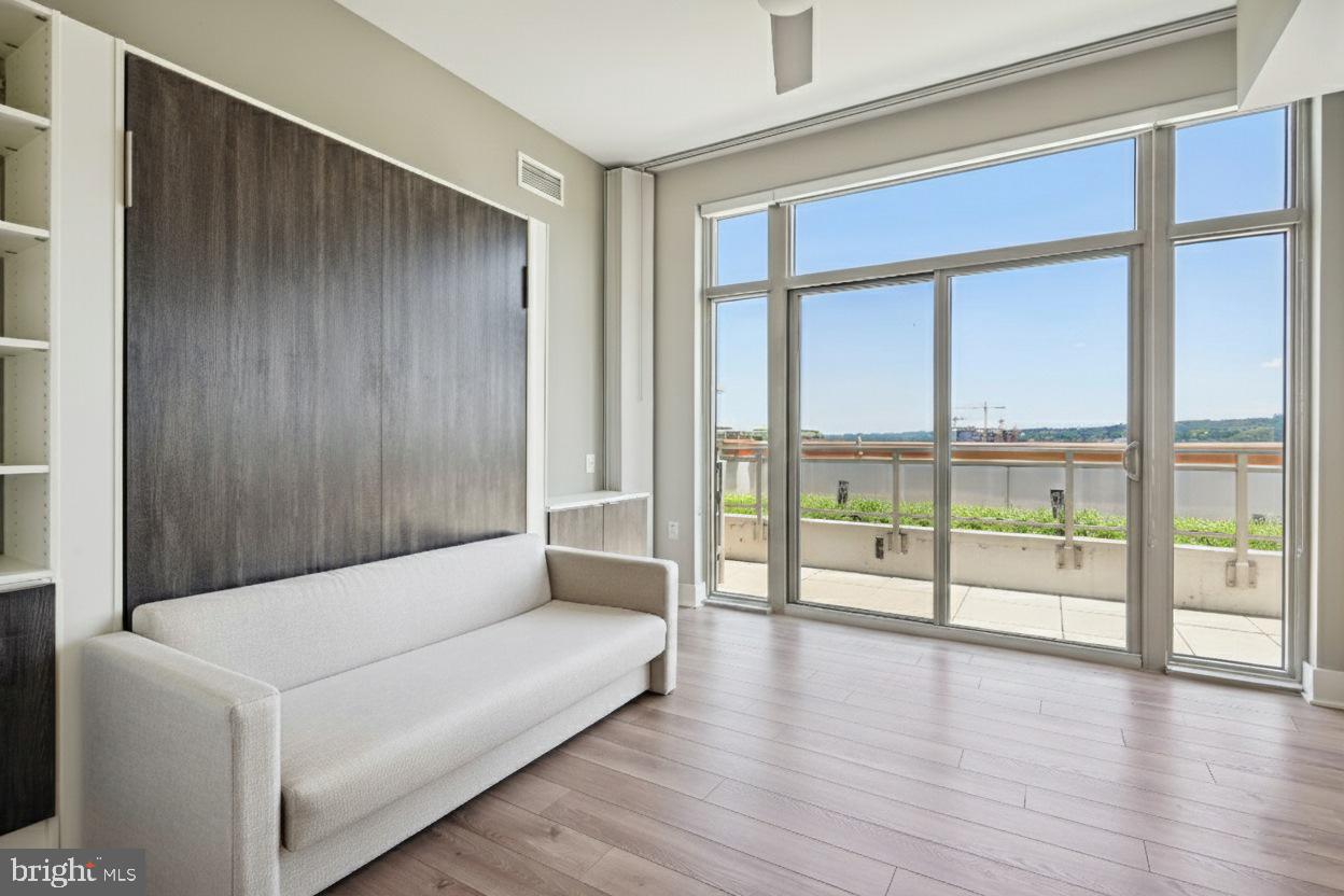 CAPITOL GATEWAY - Residential