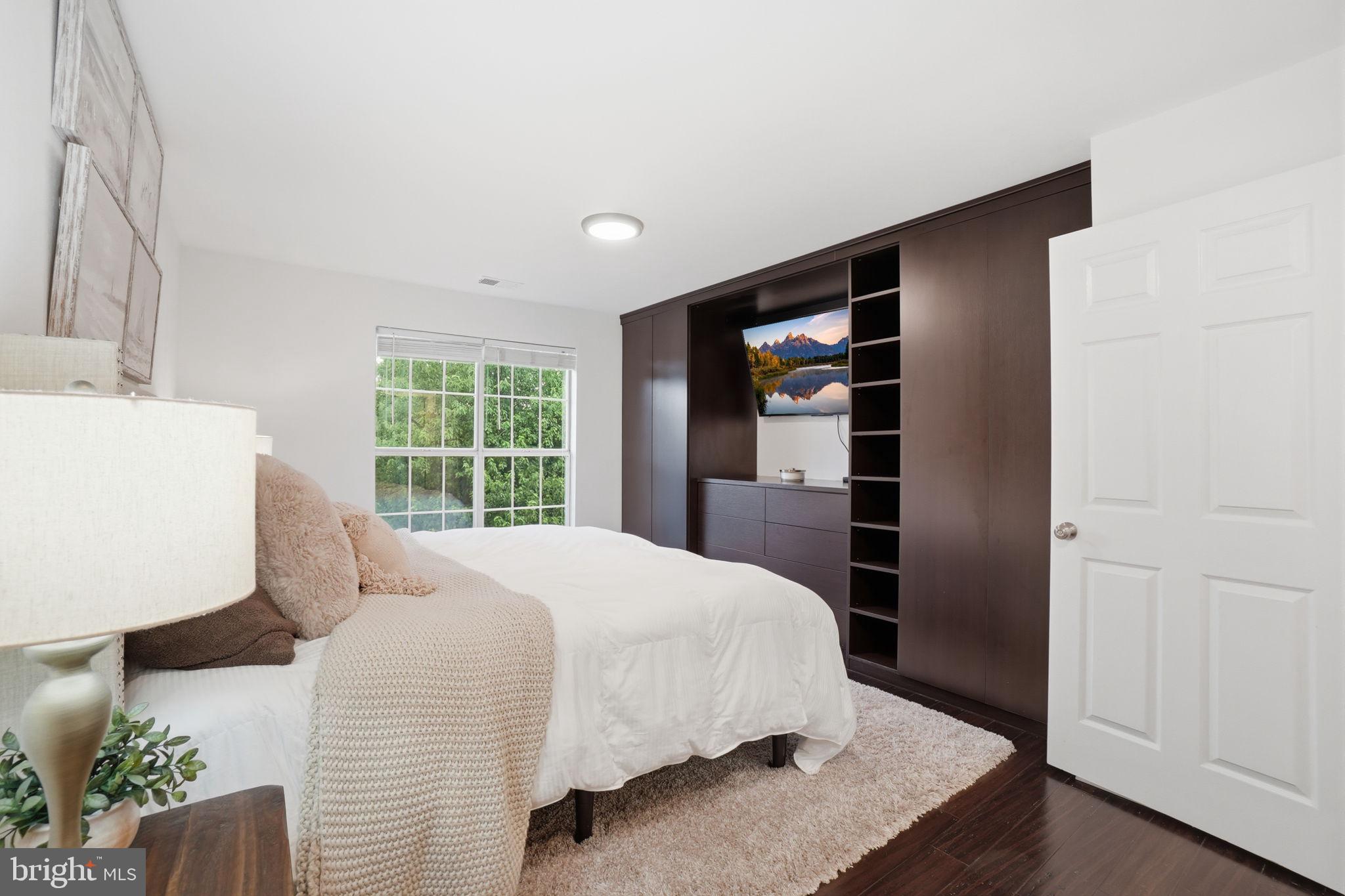 ASHBURN FARM - Residential