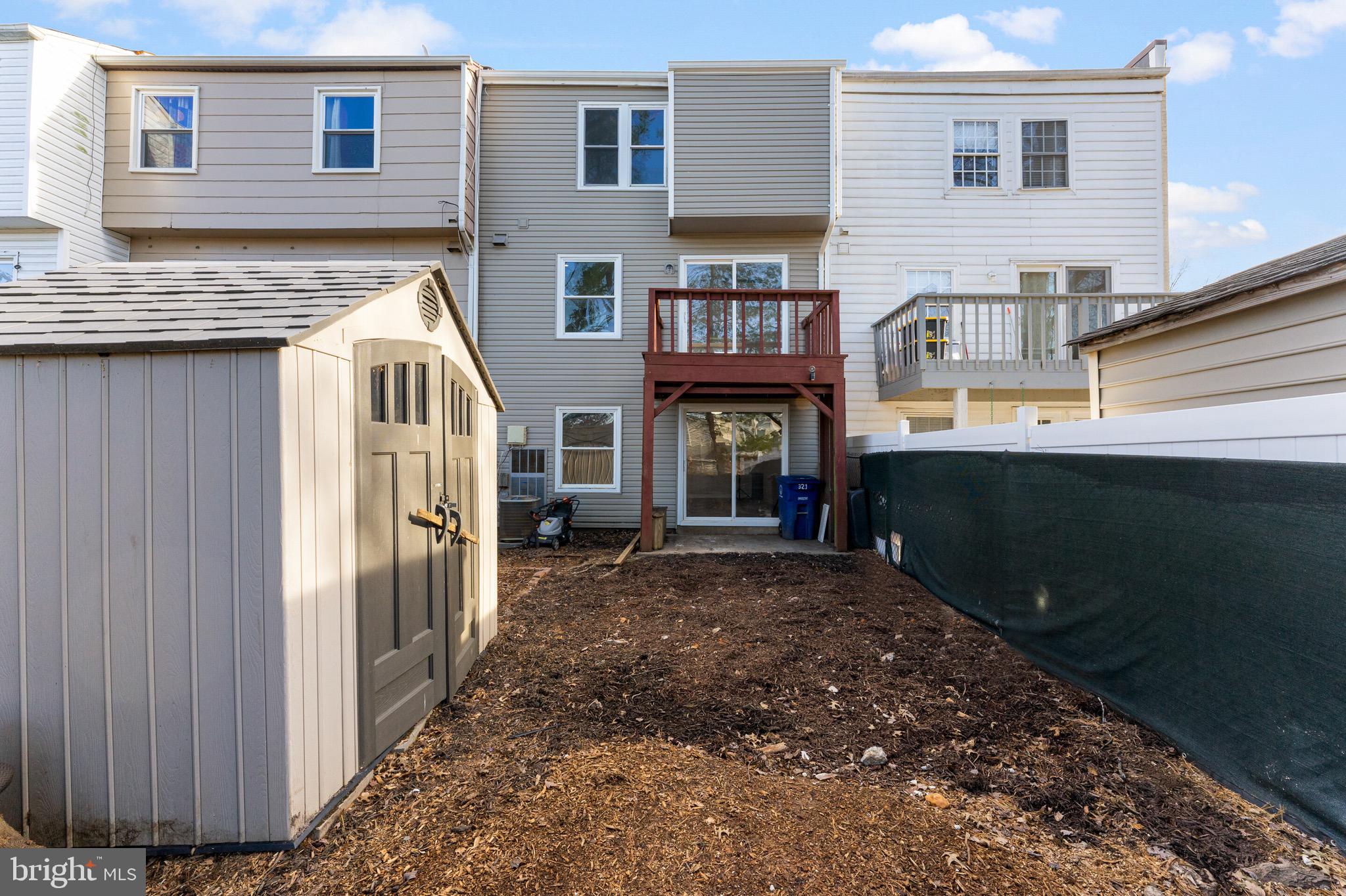 VIRGINIA KNOLLS - Residential