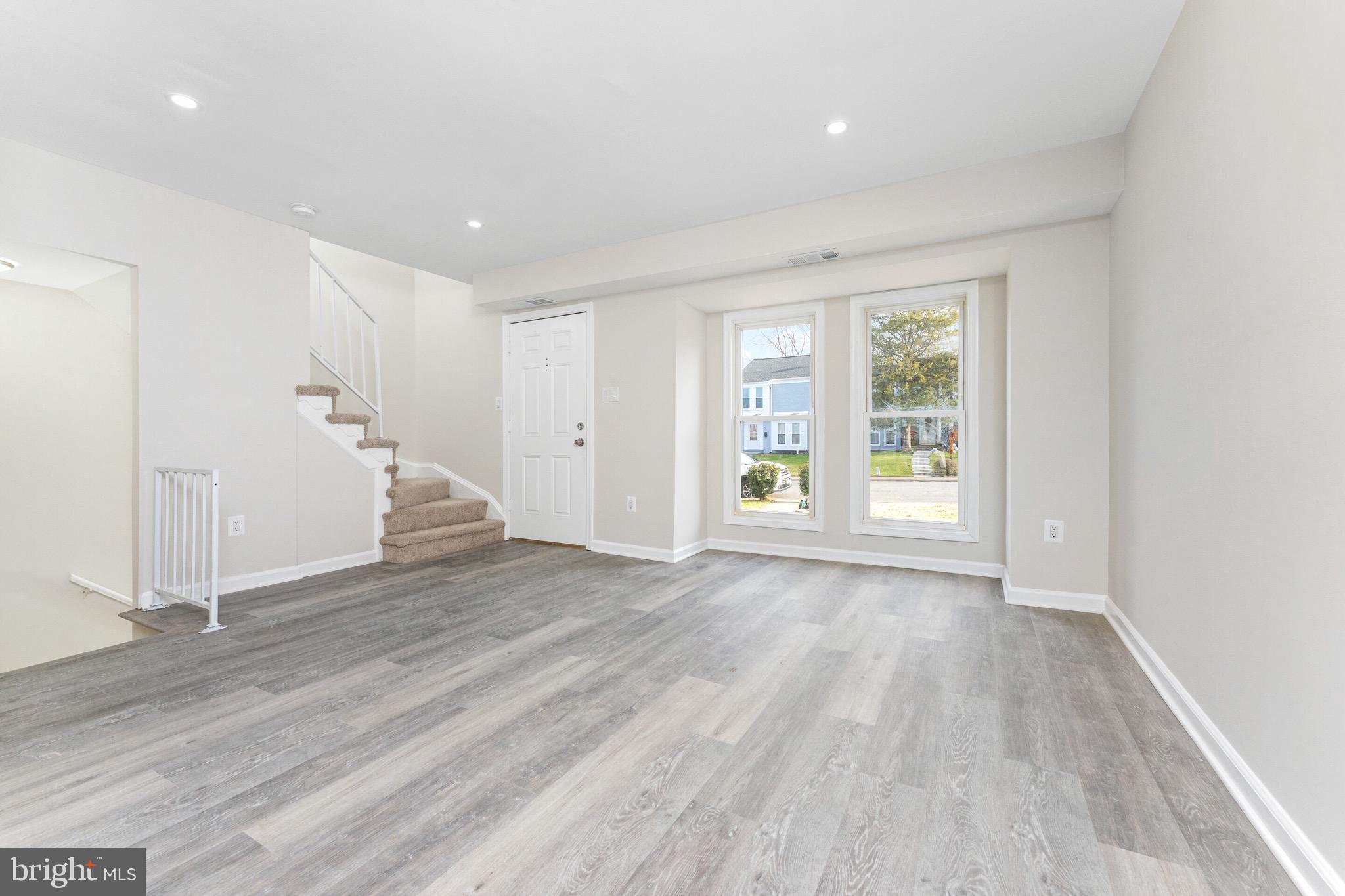 VIRGINIA KNOLLS - Residential