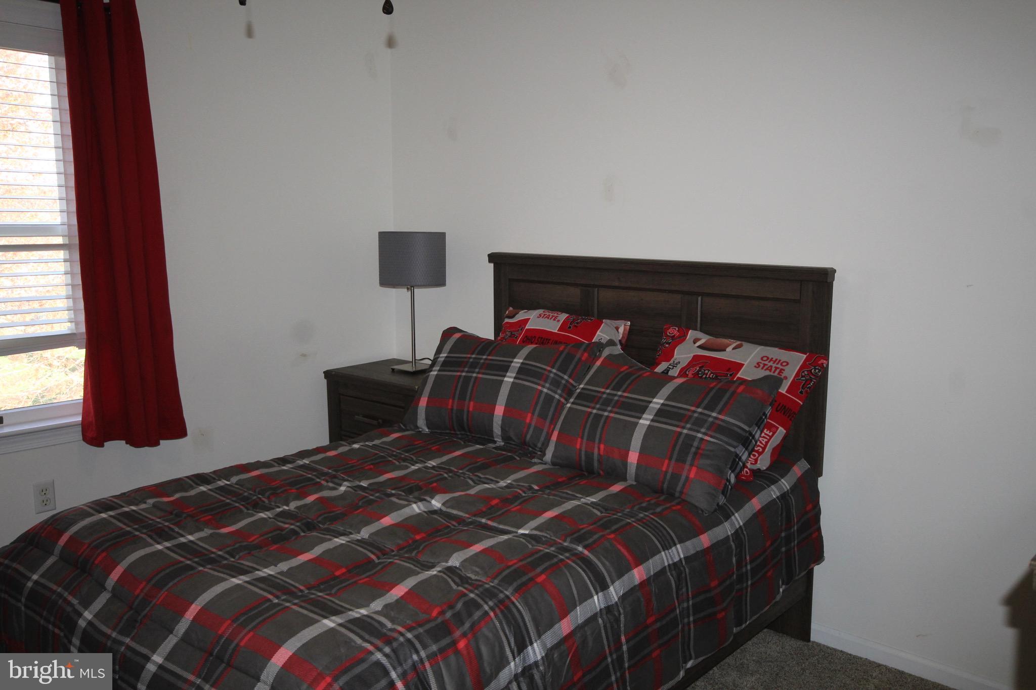 THE OAKS OF N LONDONDERRY - Residential