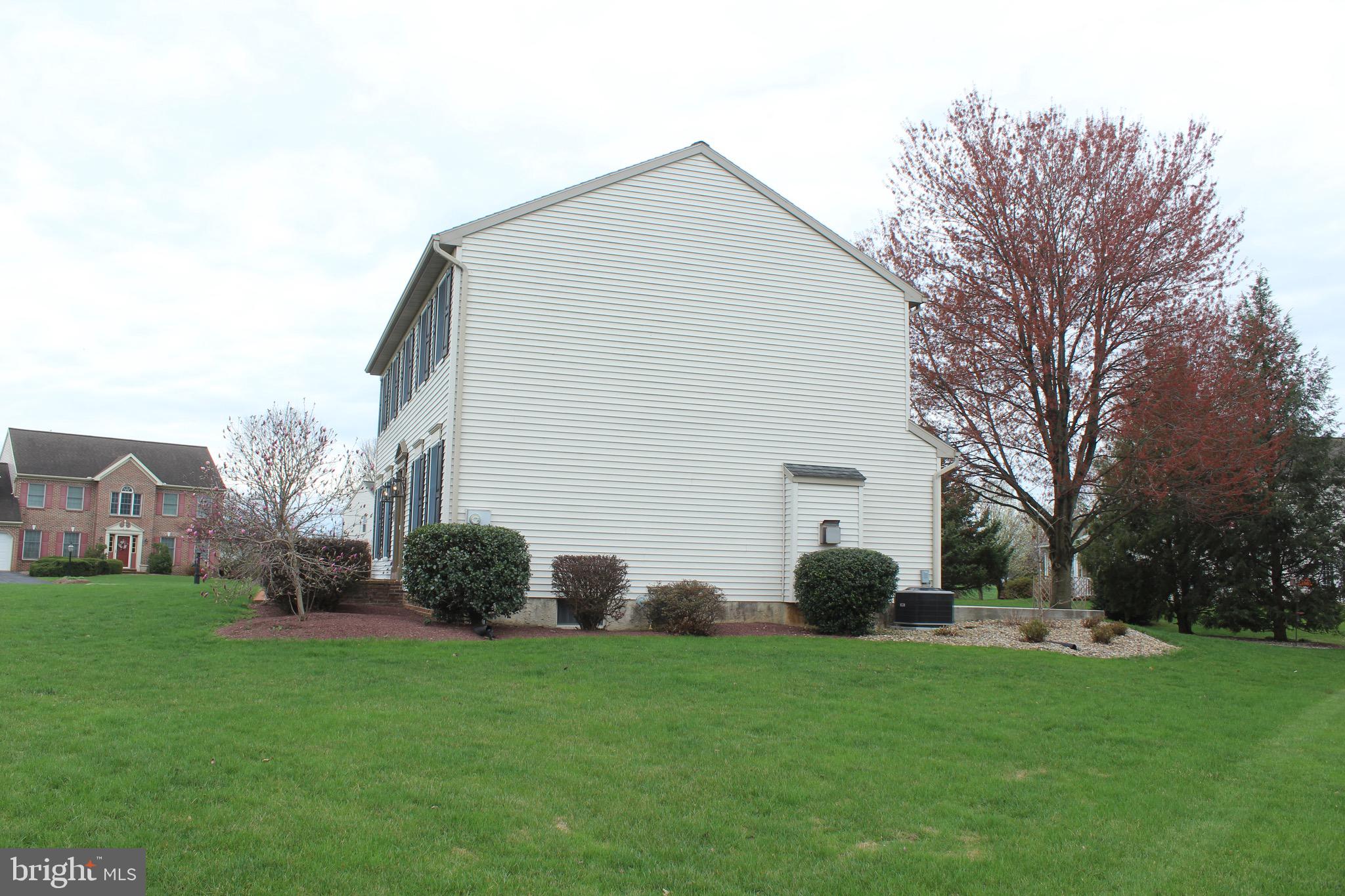 THE OAKS OF N LONDONDERRY - Residential