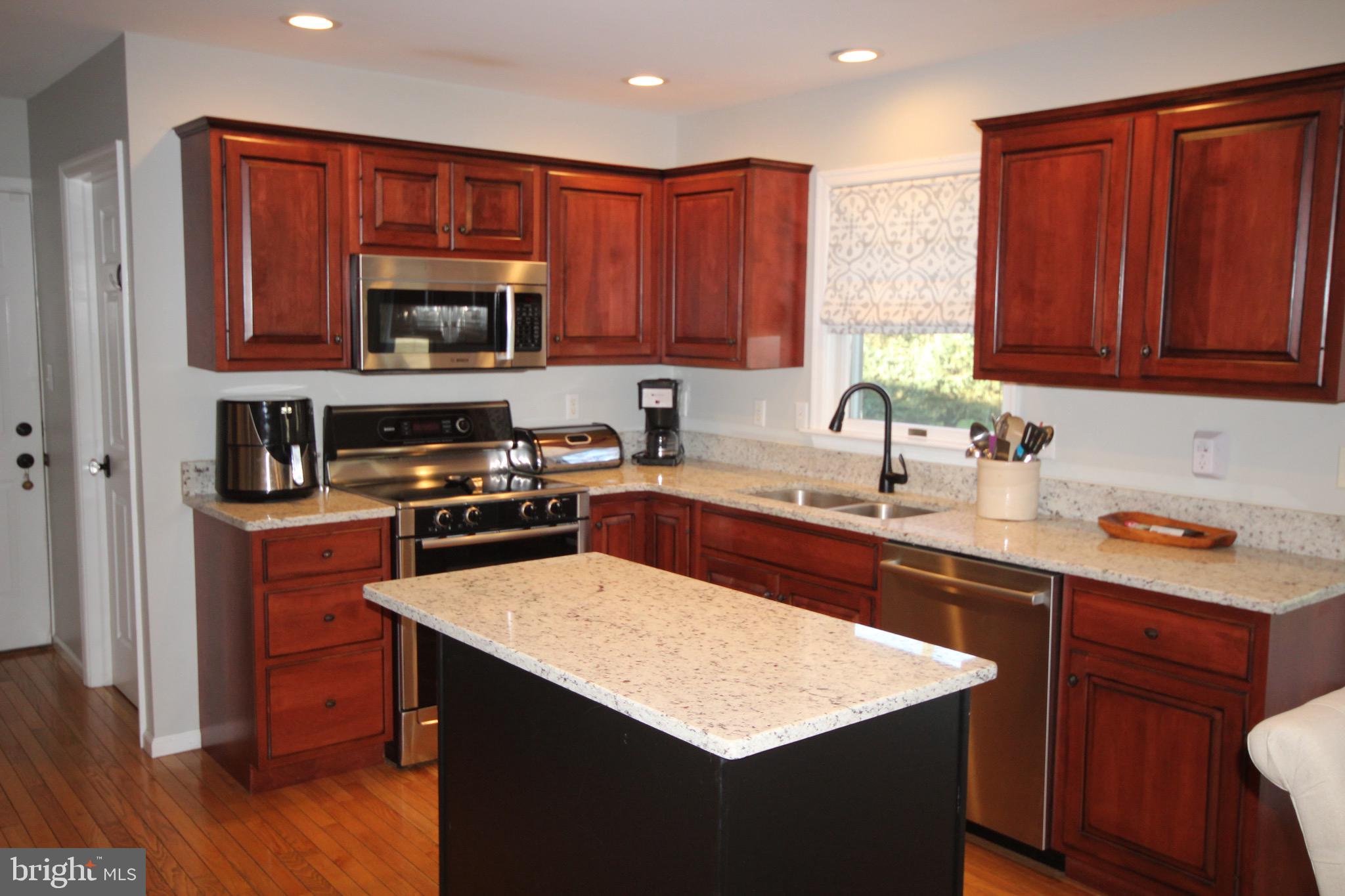 THE OAKS OF N LONDONDERRY - Residential
