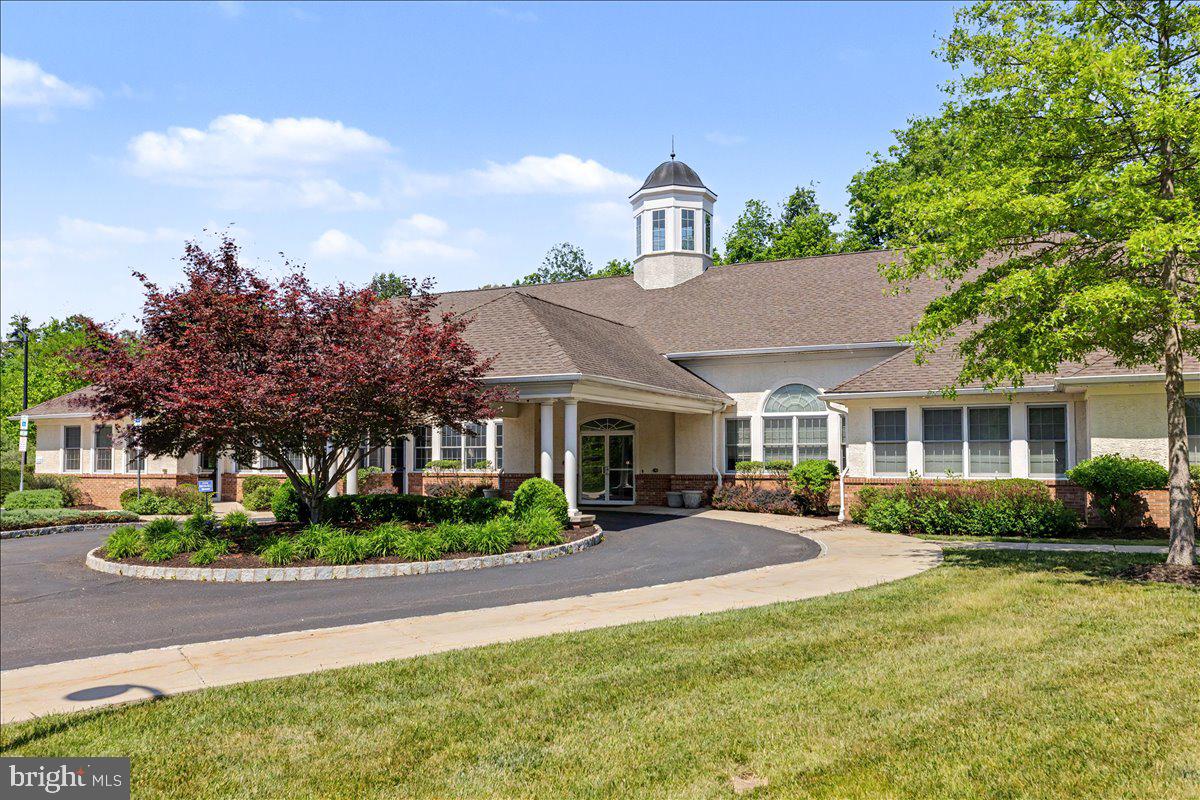MERIDIAN VALLEY SQ - Residential
