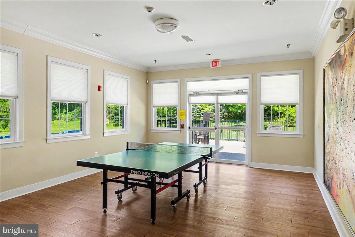 MERIDIAN VALLEY SQ - Residential