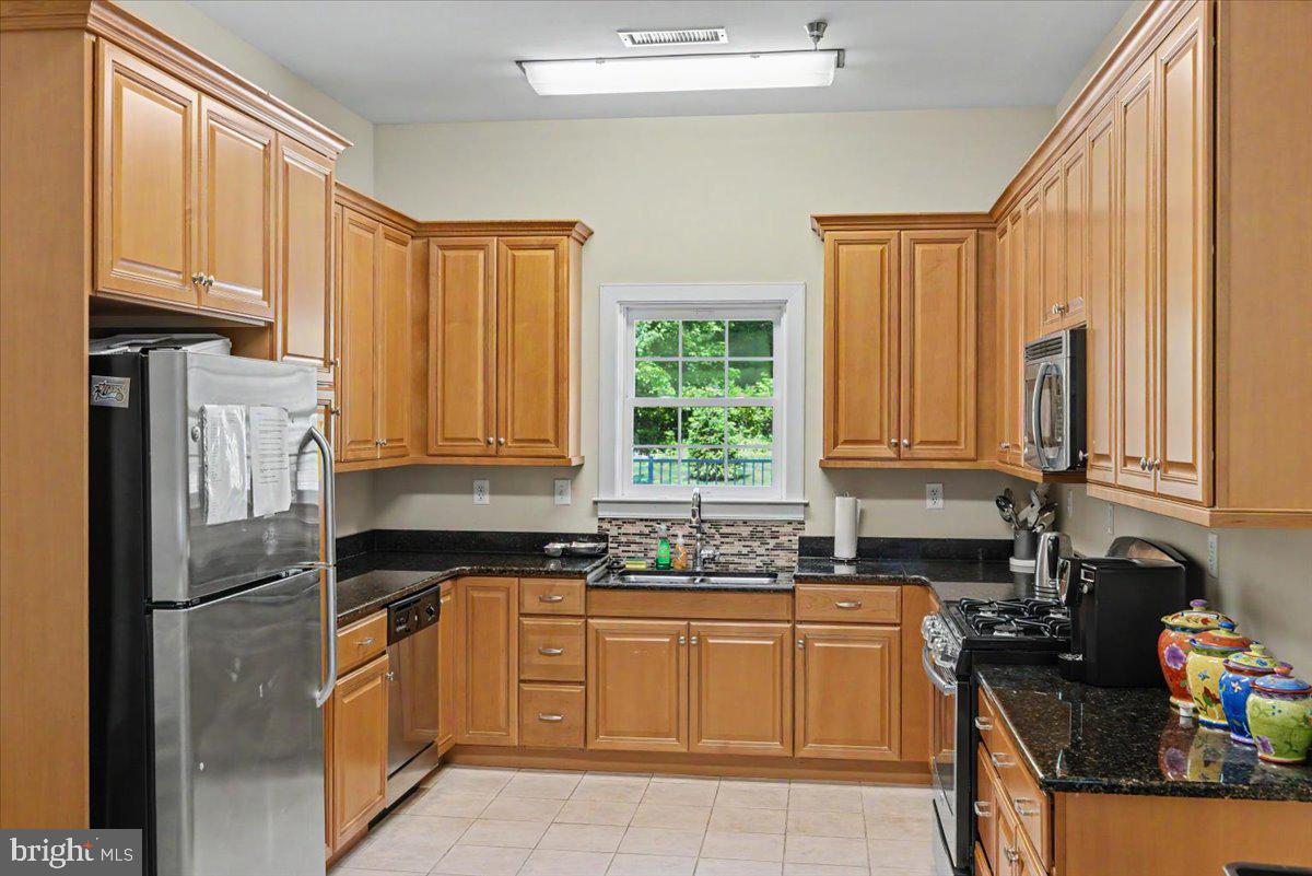 MERIDIAN VALLEY SQ - Residential