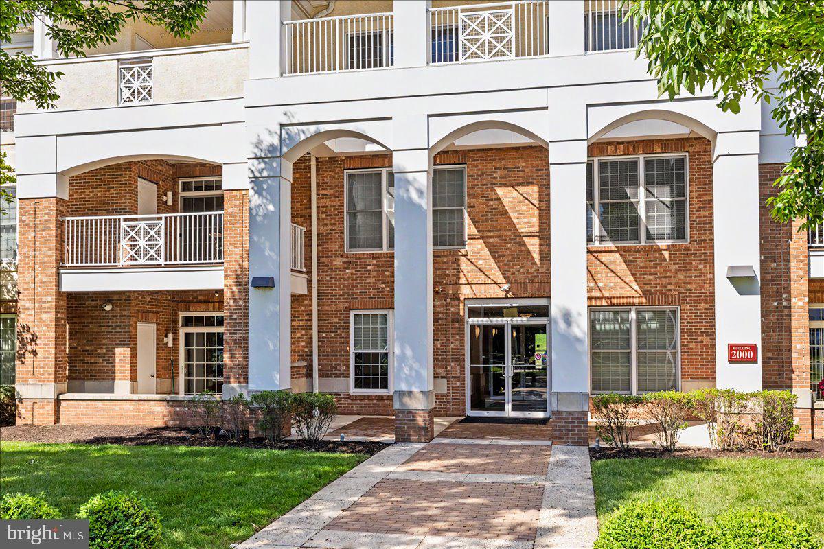 MERIDIAN VALLEY SQ - Residential