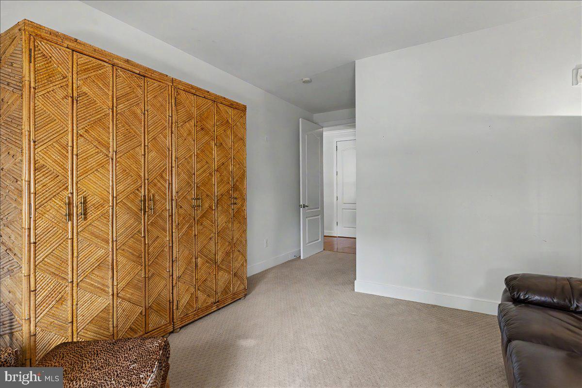 MERIDIAN VALLEY SQ - Residential
