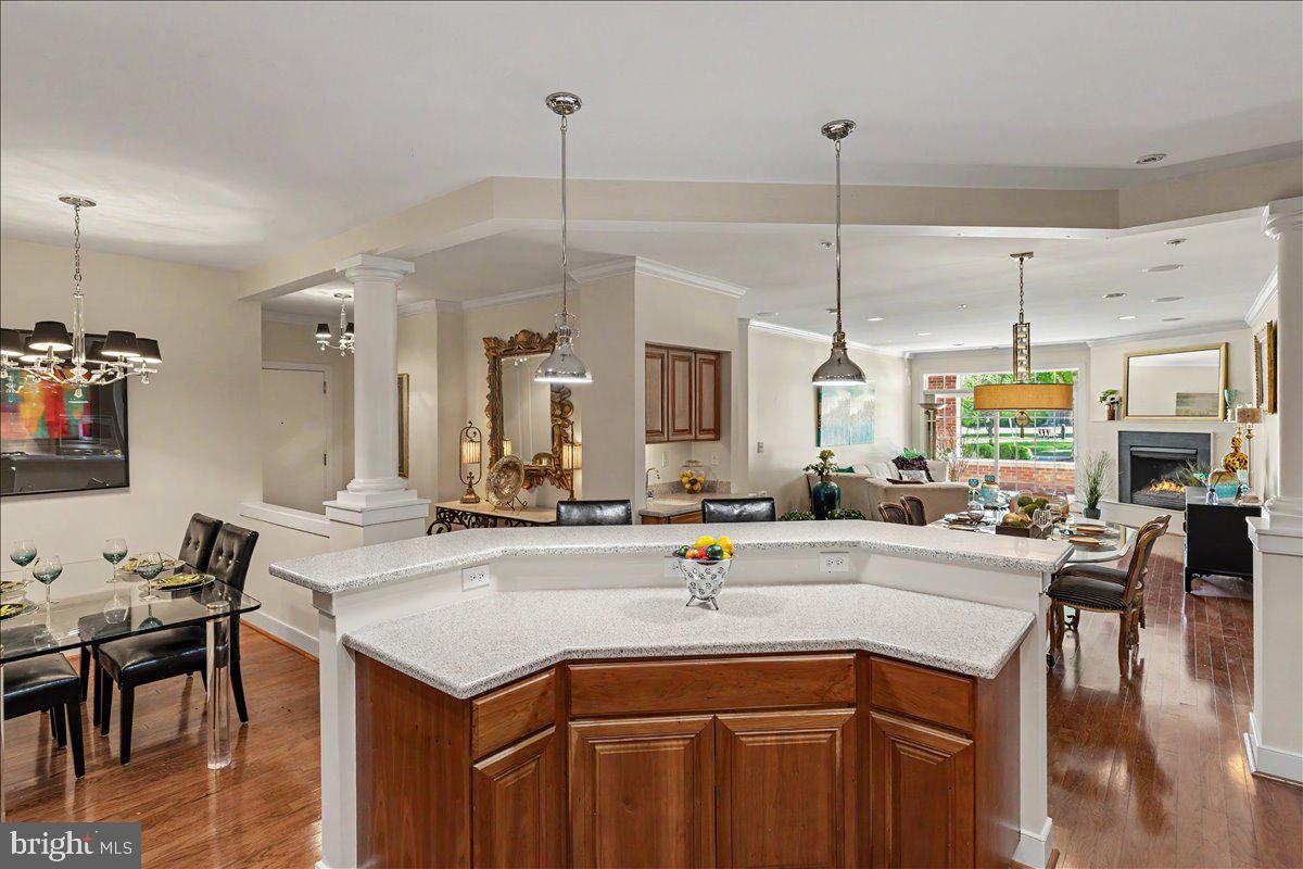 MERIDIAN VALLEY SQ - Residential