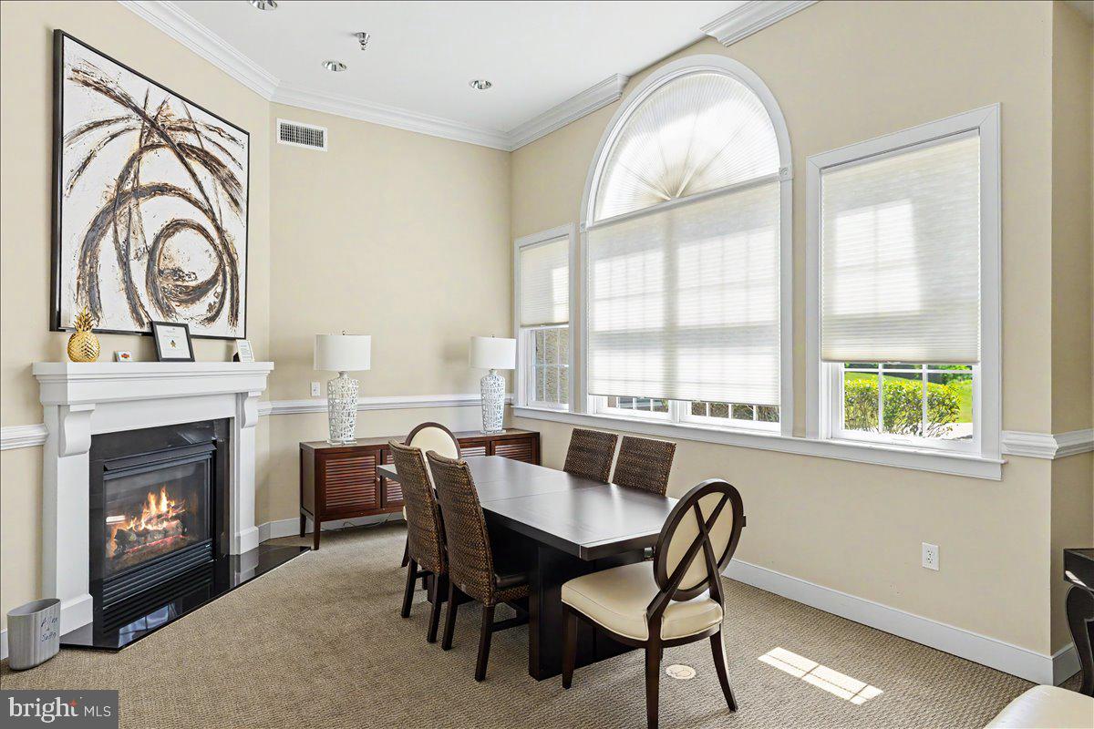 MERIDIAN VALLEY SQ - Residential