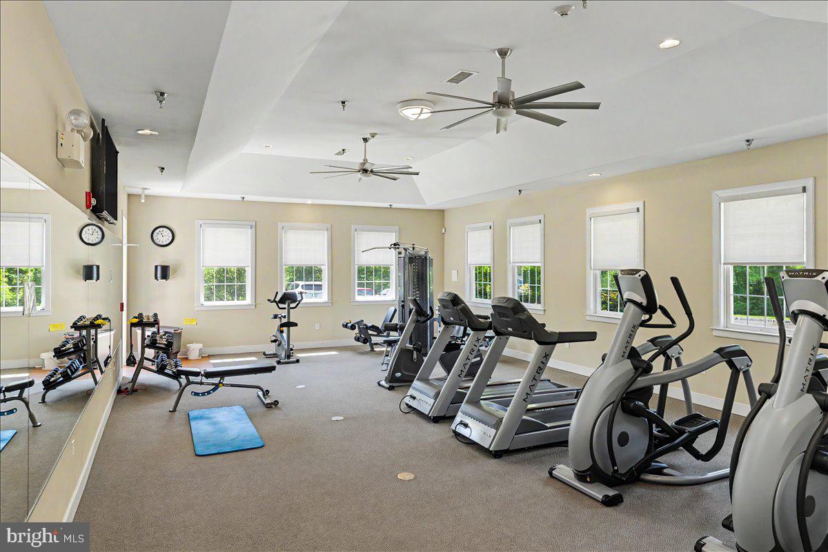 MERIDIAN VALLEY SQ - Residential