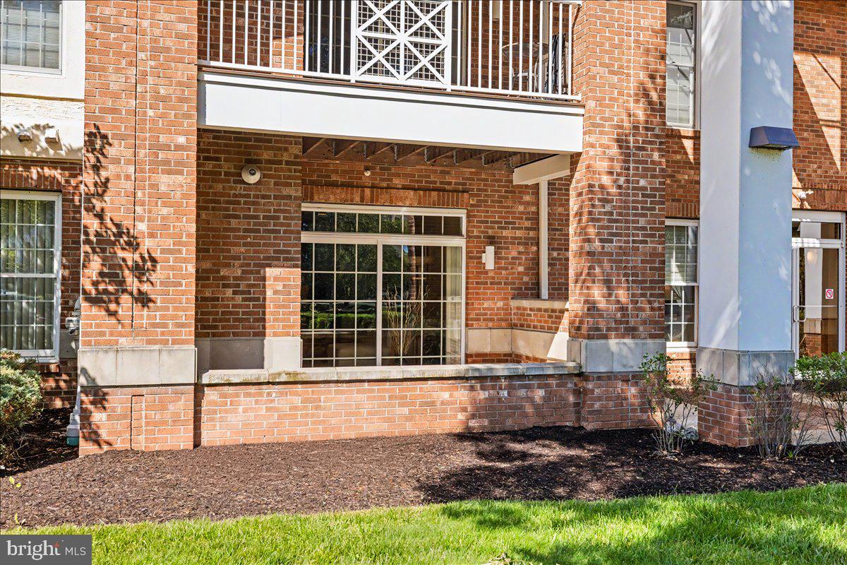 MERIDIAN VALLEY SQ - Residential