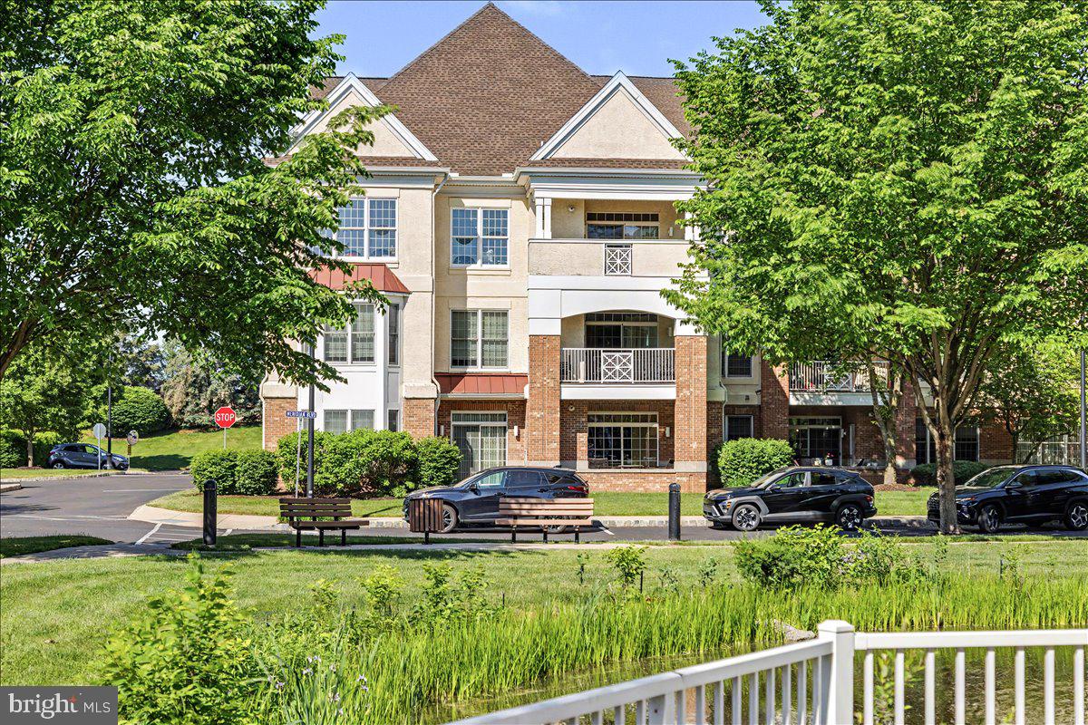 MERIDIAN VALLEY SQ - Residential