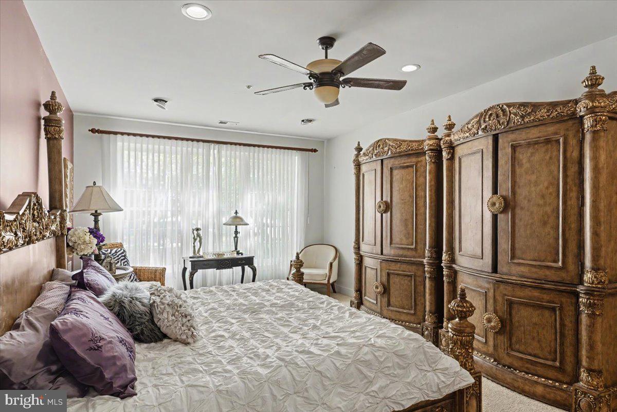 MERIDIAN VALLEY SQ - Residential