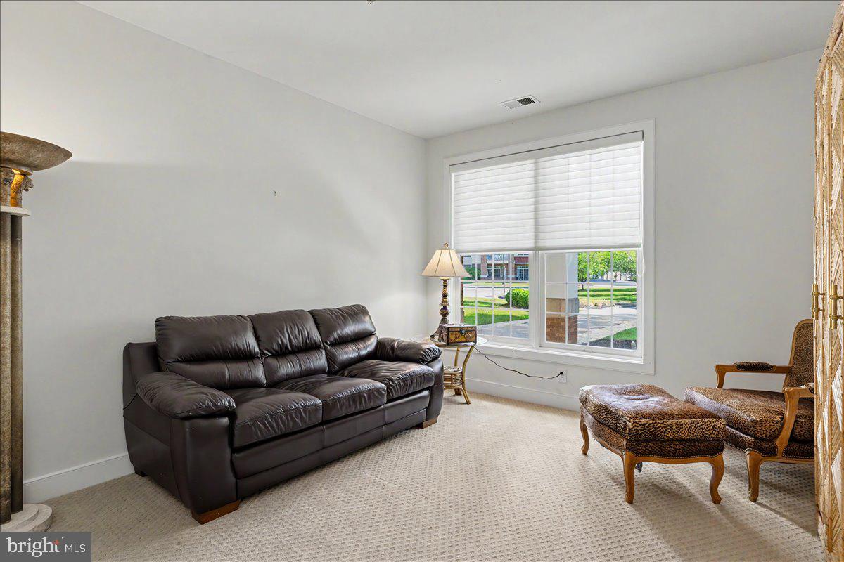 MERIDIAN VALLEY SQ - Residential