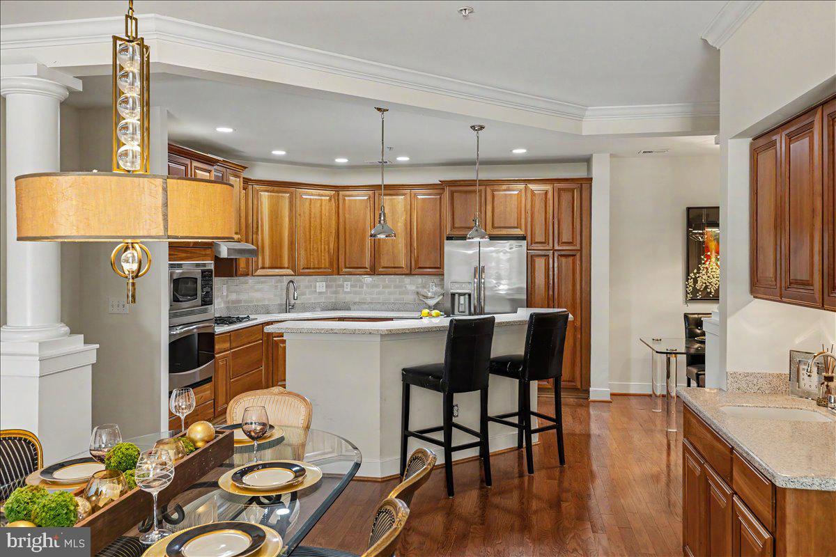 MERIDIAN VALLEY SQ - Residential
