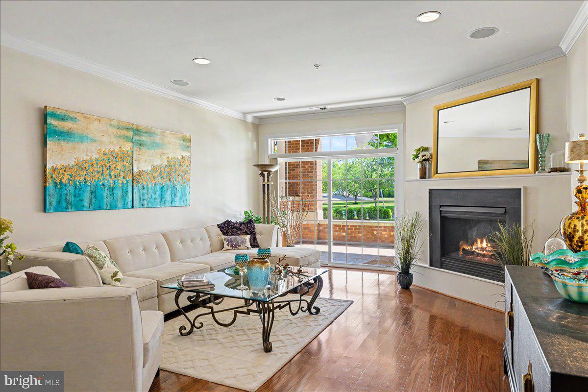 MERIDIAN VALLEY SQ - Residential
