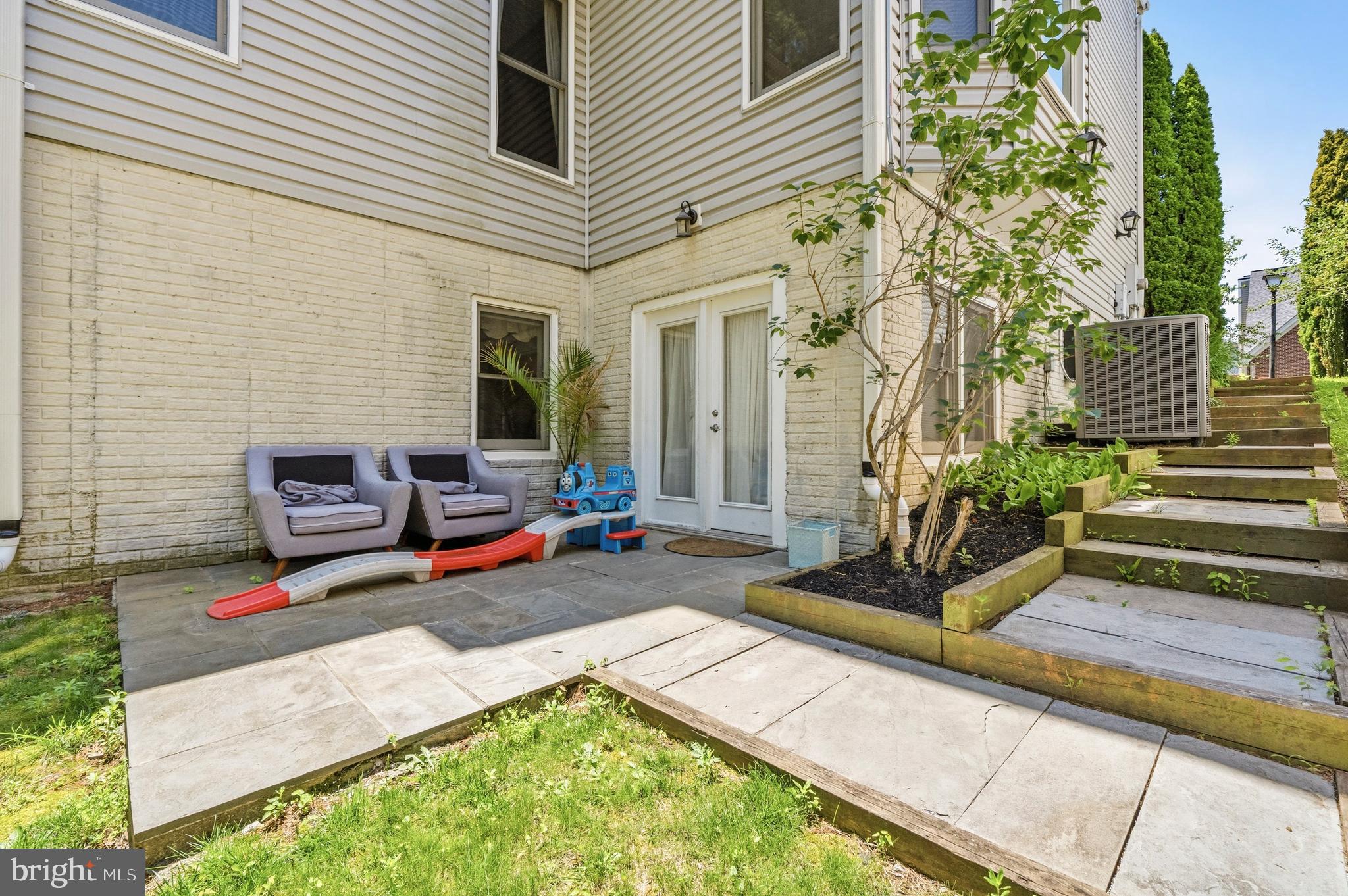 WASHINGTONIAN WOODS - Residential
