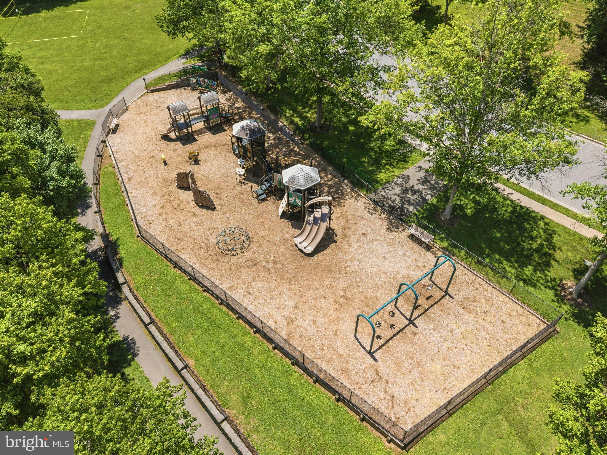 WASHINGTONIAN WOODS - Residential