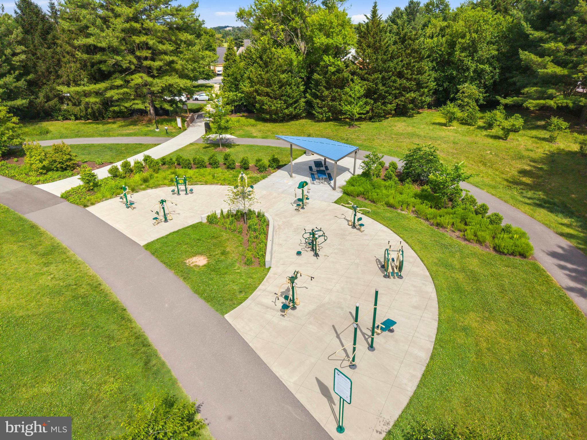 WASHINGTONIAN WOODS - Residential