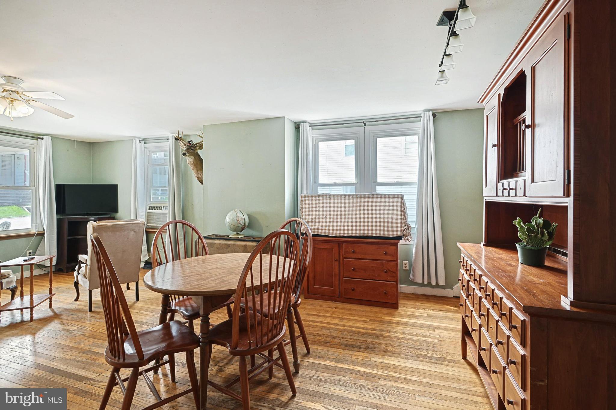 PLEASUREVILLE - Residential
