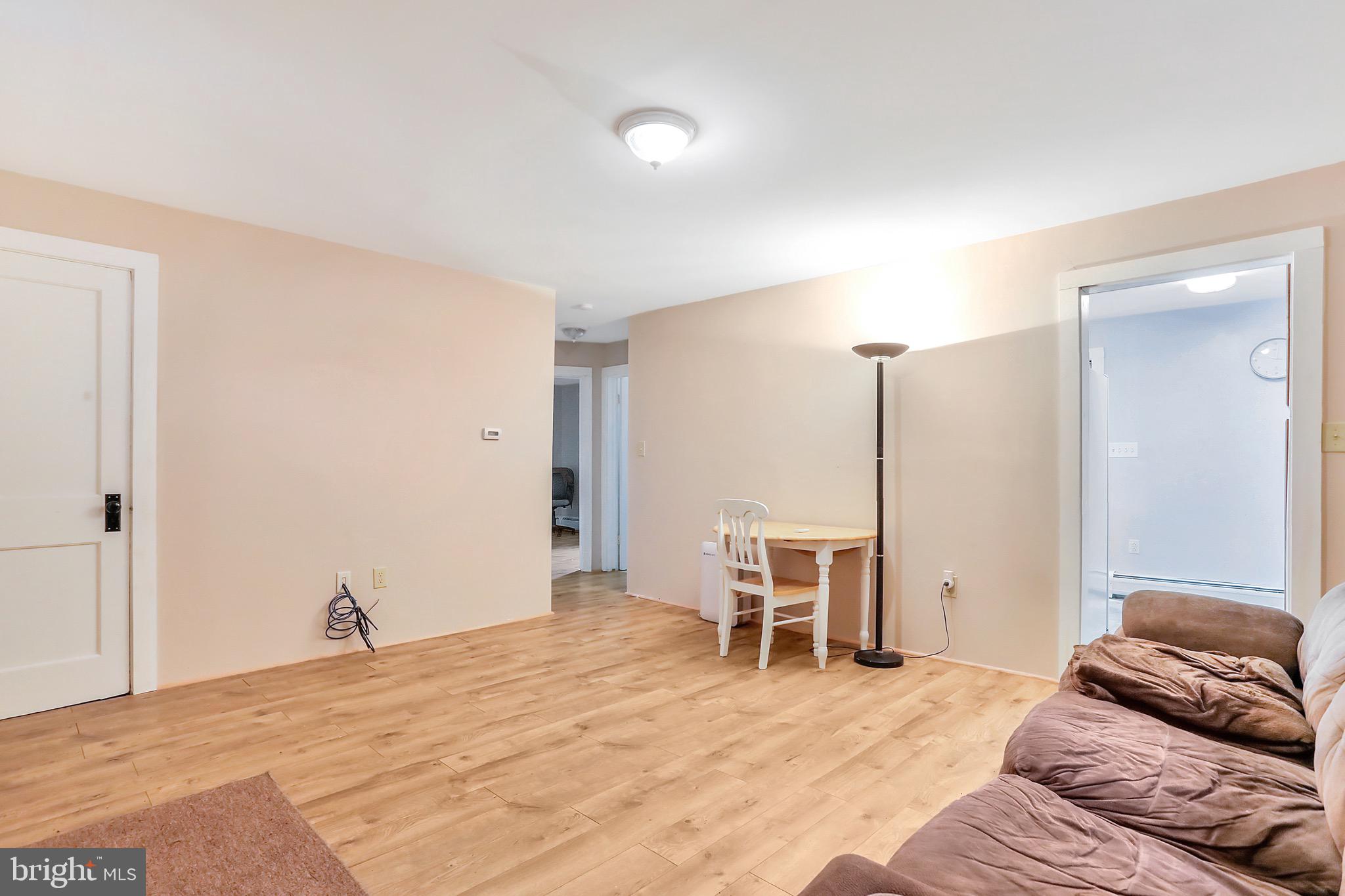 ROYAL VILLAGE - Residential