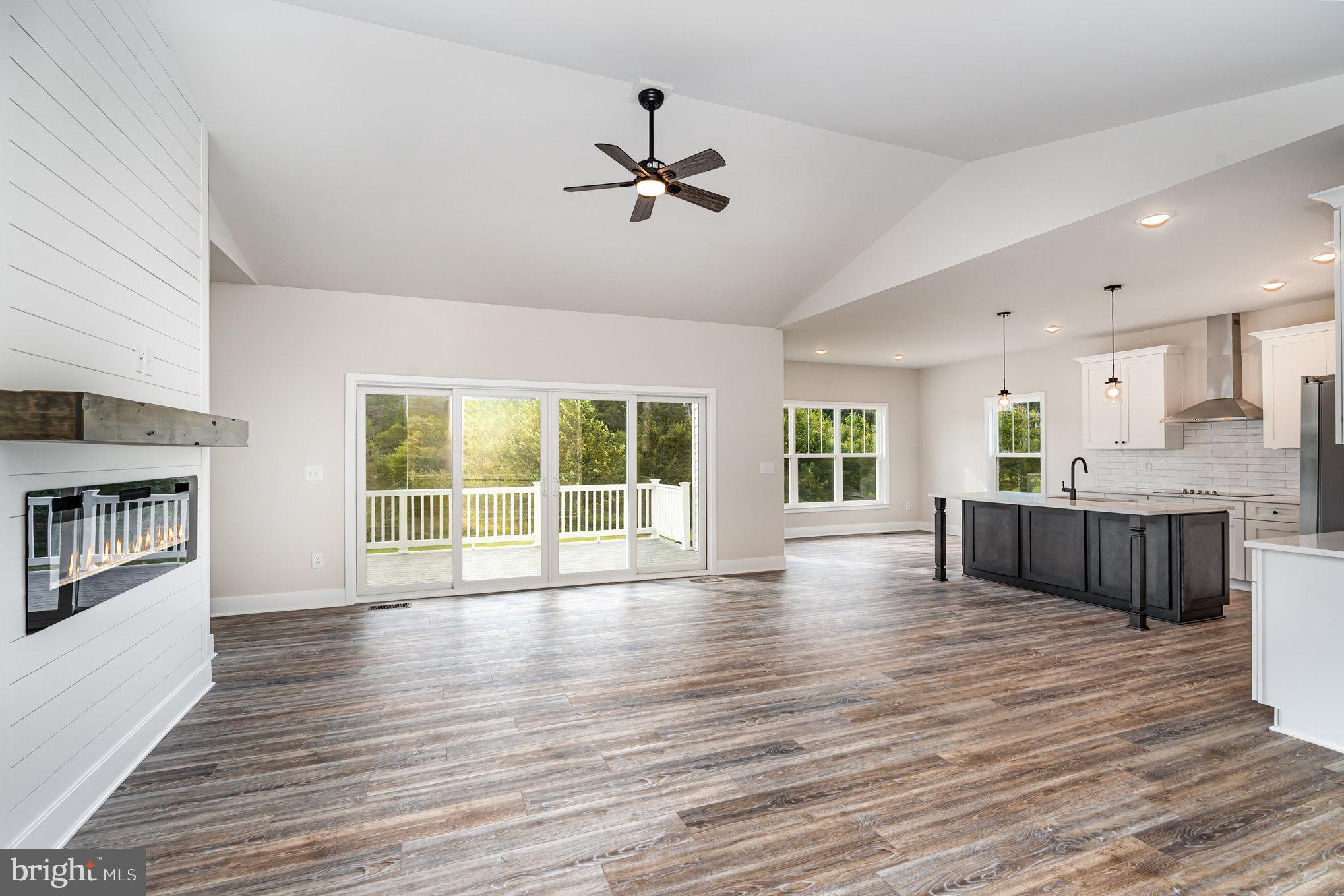 PAMUNKEY POINT - Residential