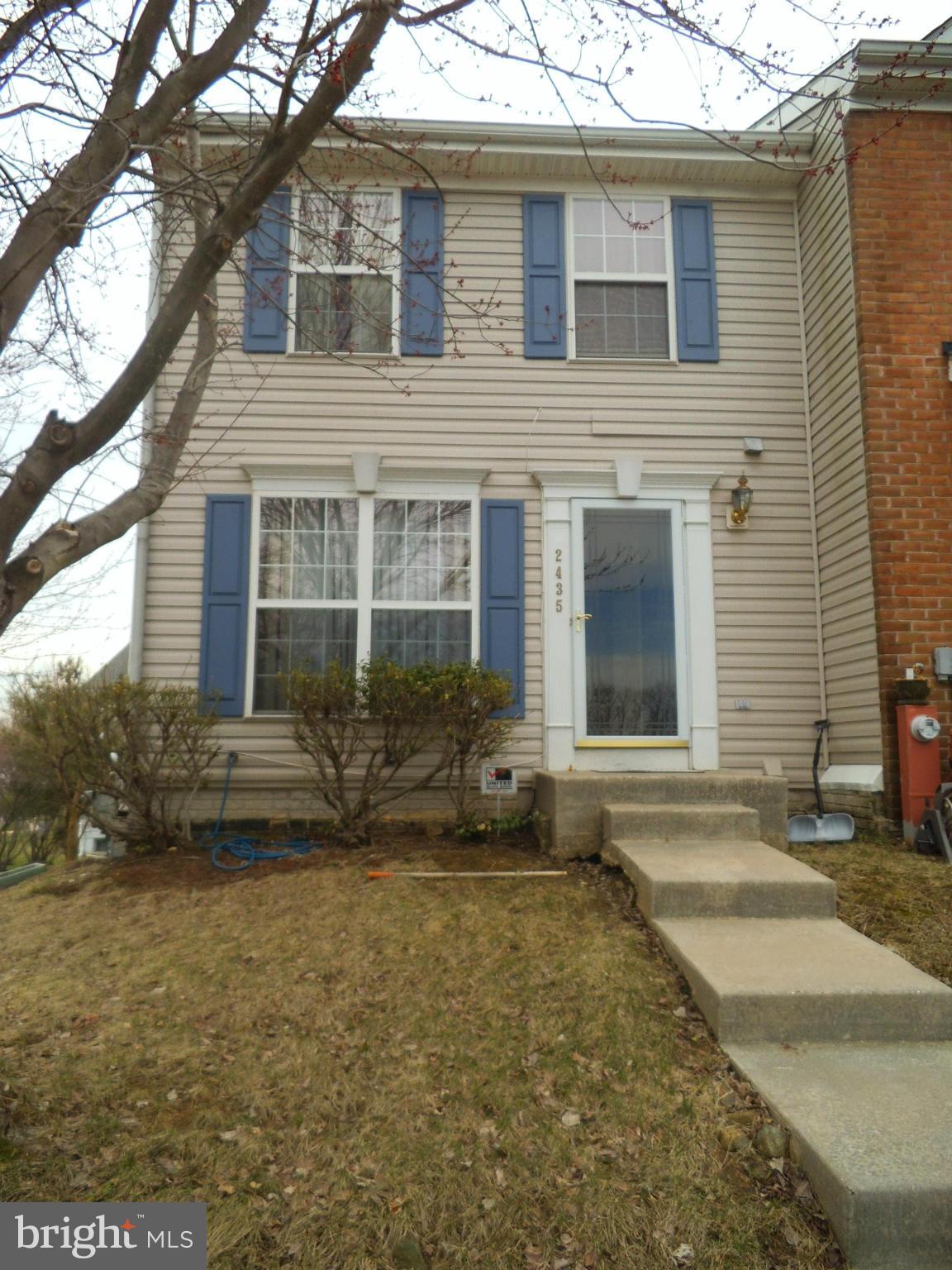 THREE BEDROOM END UNIT TOWN HOME  CENTRALLY LOCATED NEAR GOLF COURSE,EASY ACCESS TO MAJOR BELTWAYS AND LOTS OF SHOPPING..THIS HOME FEATURES A LARGE EAT-IN KITCHEN HALF BATH AND NEW CARPET ON  MAIN LEVEL..UPPER LEVEL WITH MASTER BEDROOM..FULL BATH WITH JACUZZI TUB AND SEP/SHOWER.LOWER LEVEL PARTIALLY FINISHED WITH FULL BATH.