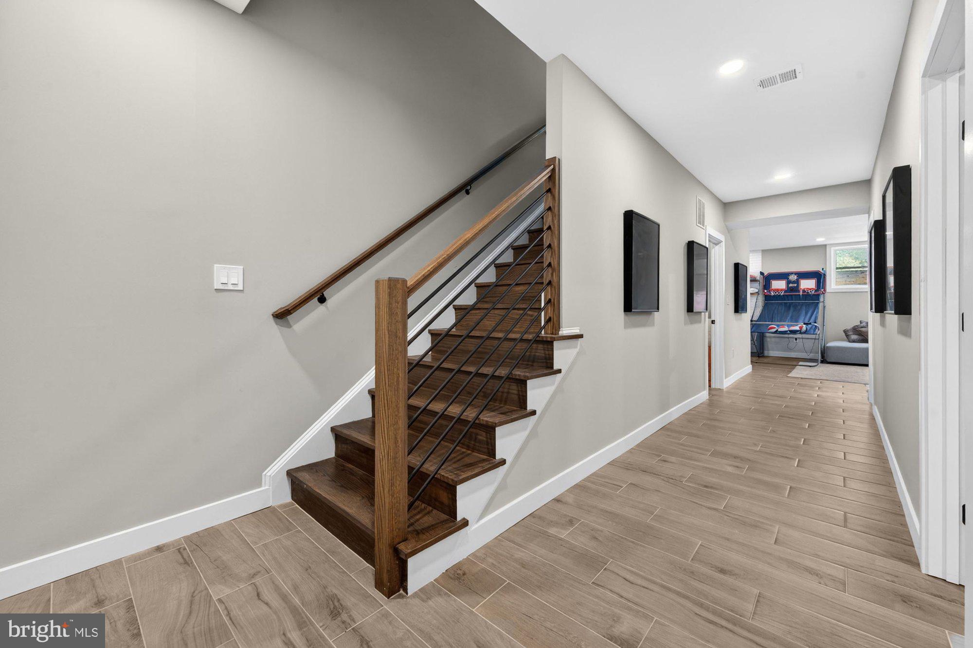 VIENNA WOODS - Residential
