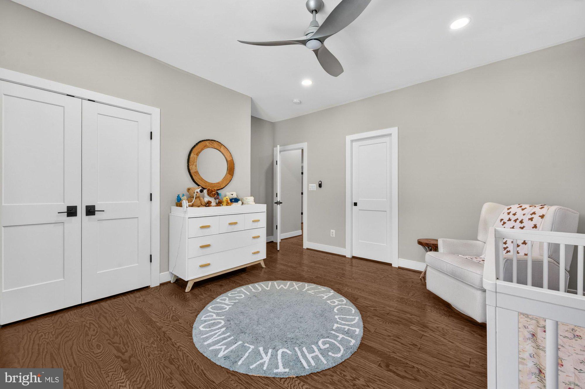 VIENNA WOODS - Residential