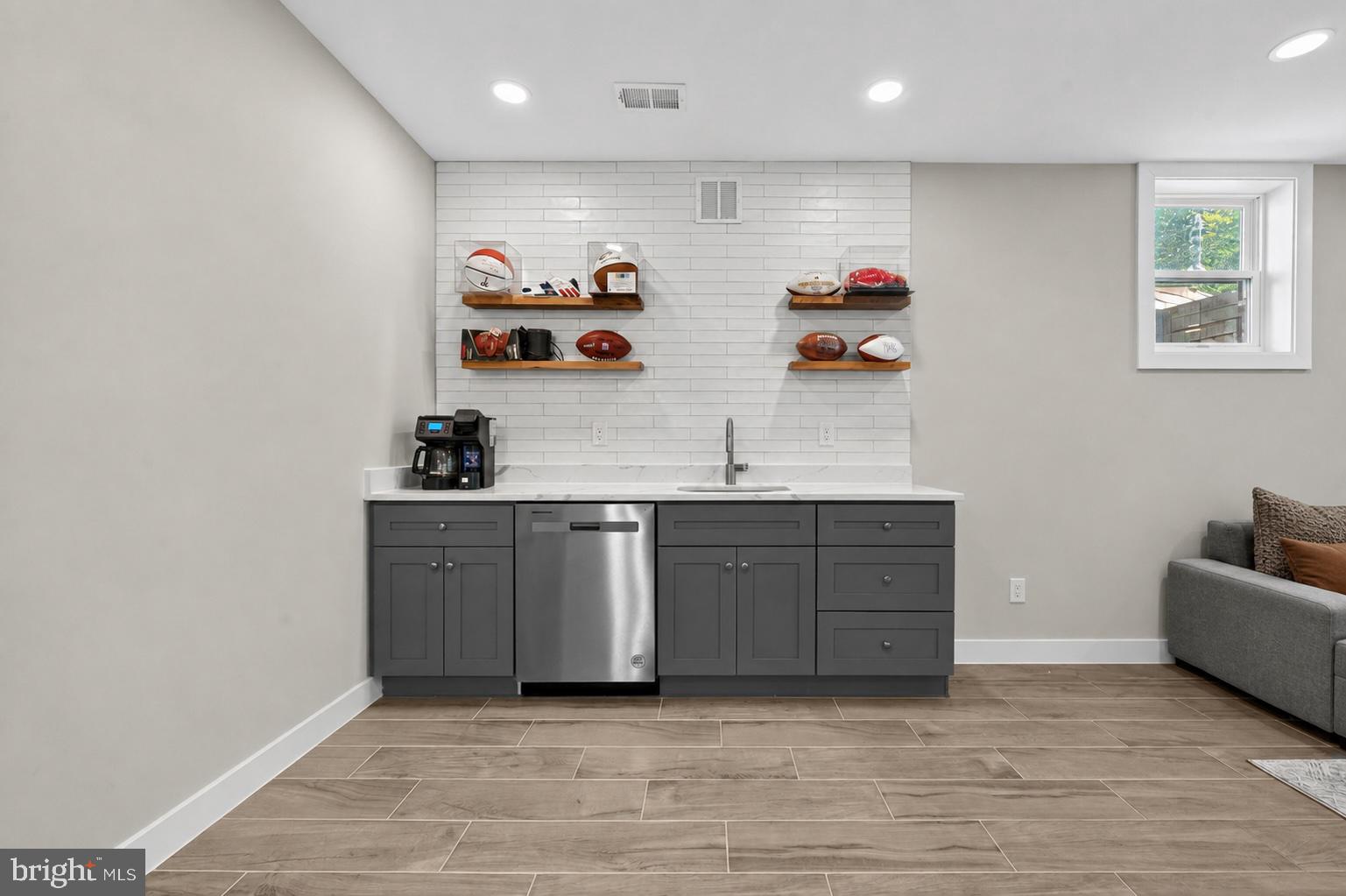 VIENNA WOODS - Residential