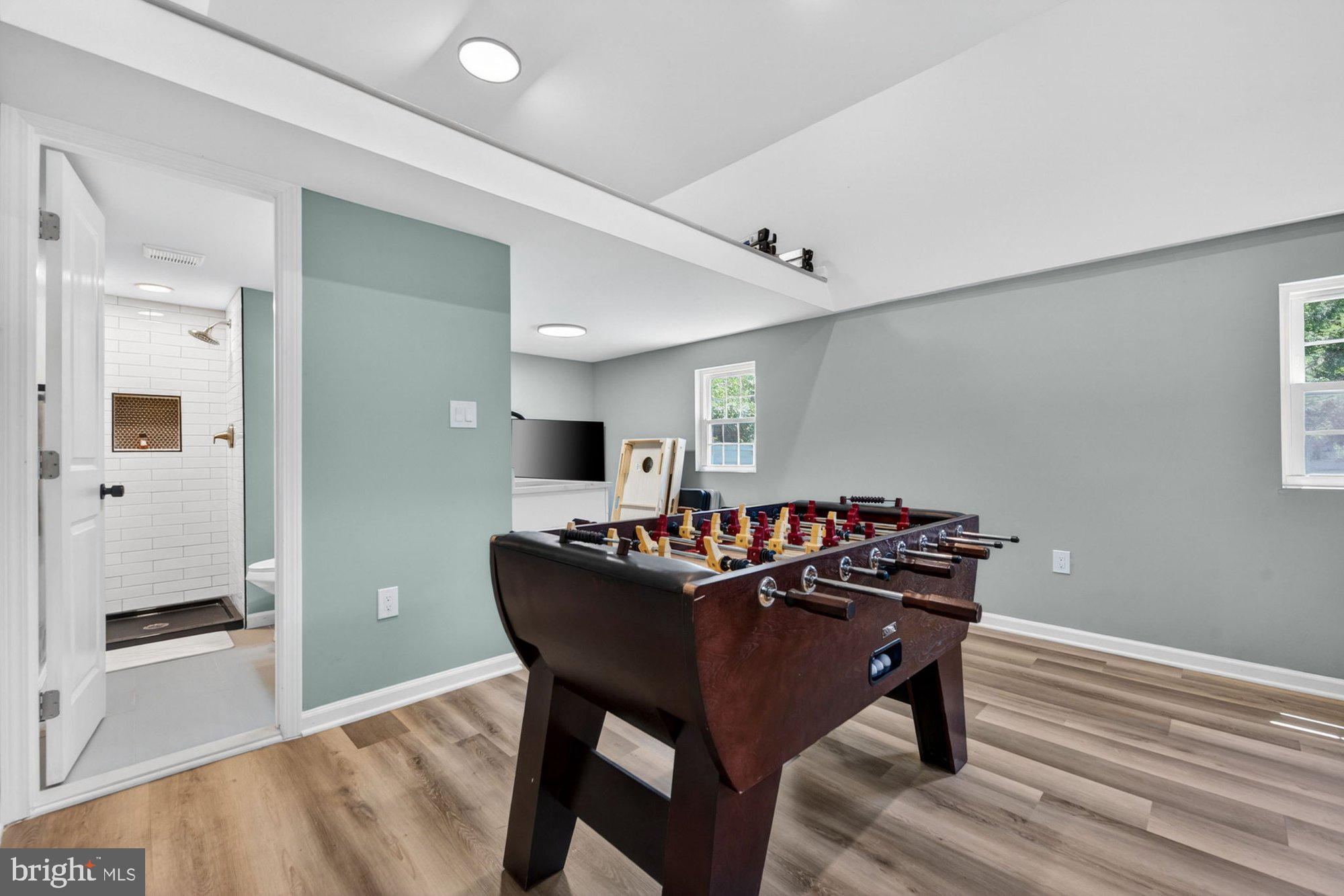 VIENNA WOODS - Residential