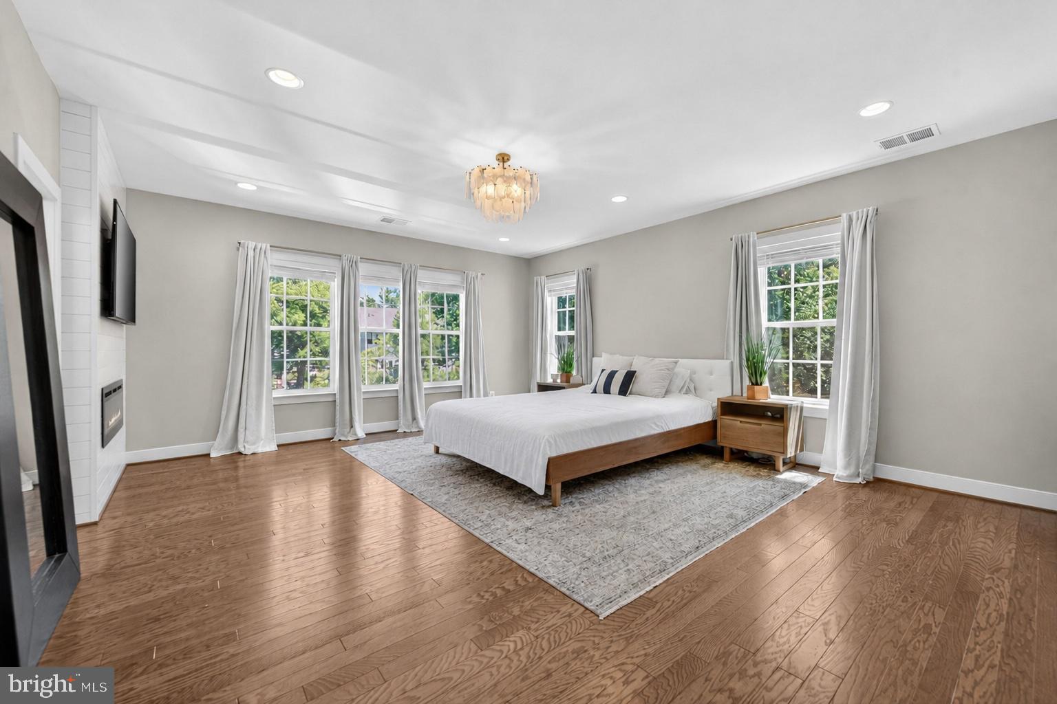 VIENNA WOODS - Residential
