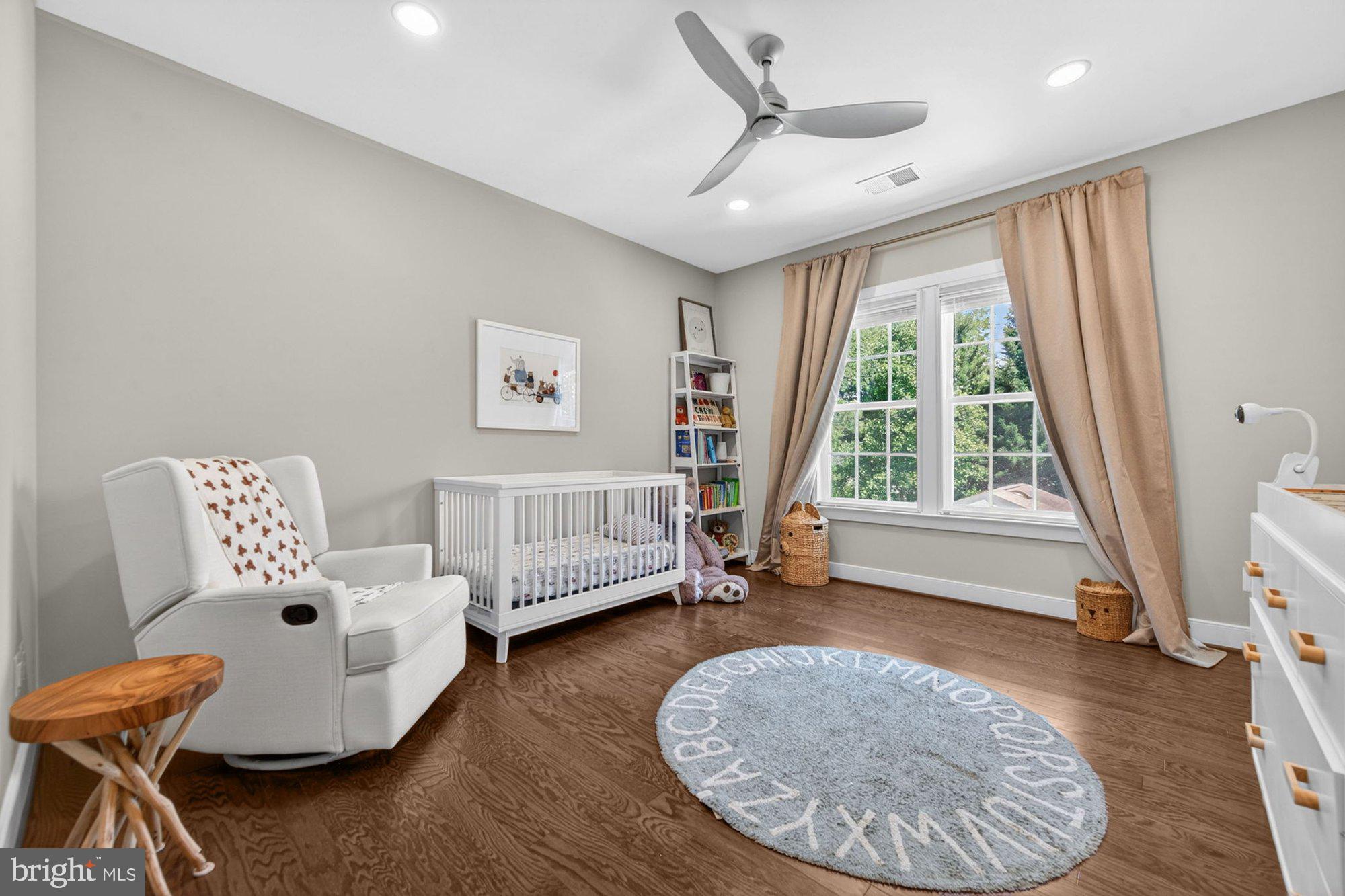VIENNA WOODS - Residential