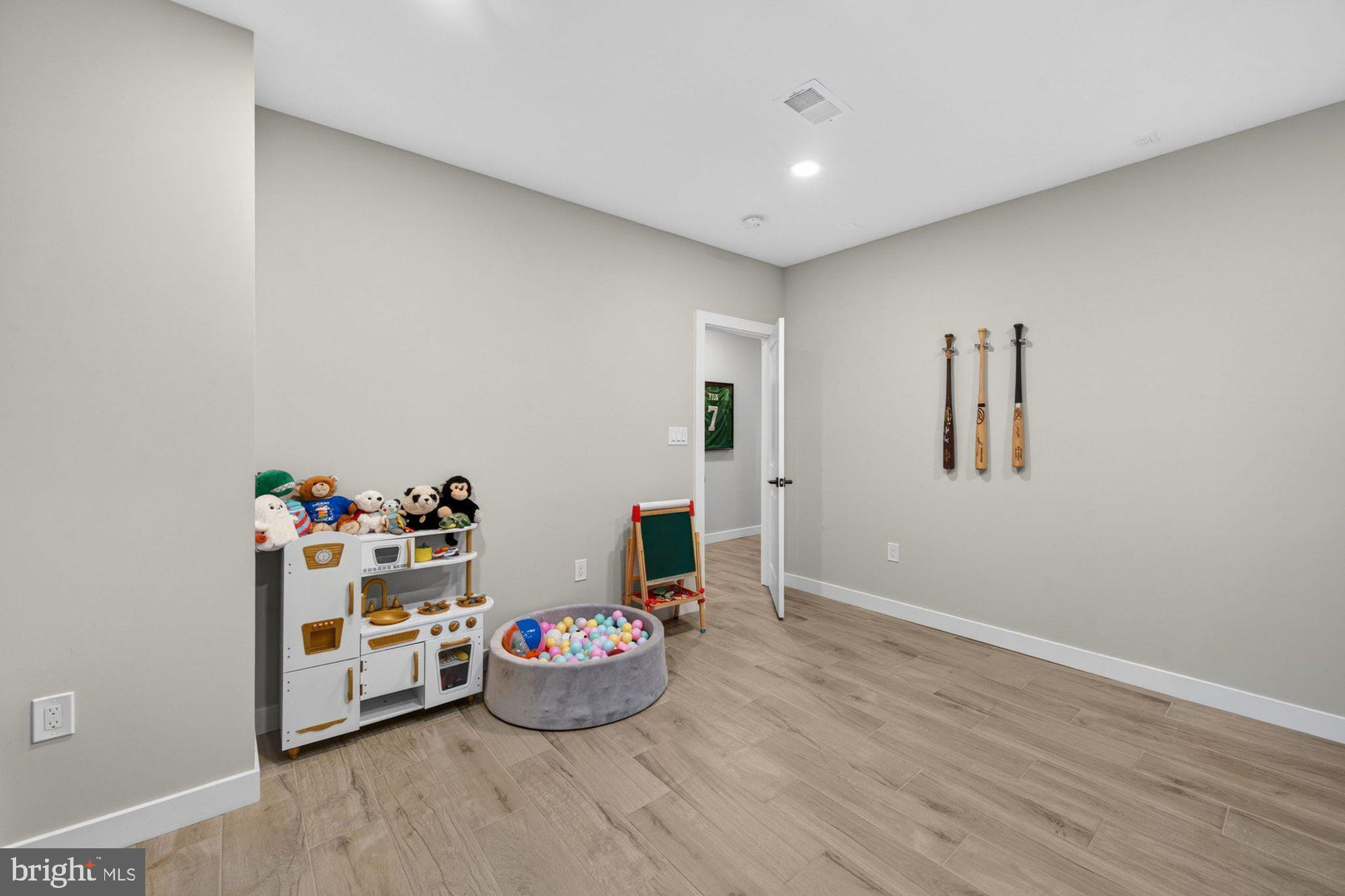 VIENNA WOODS - Residential